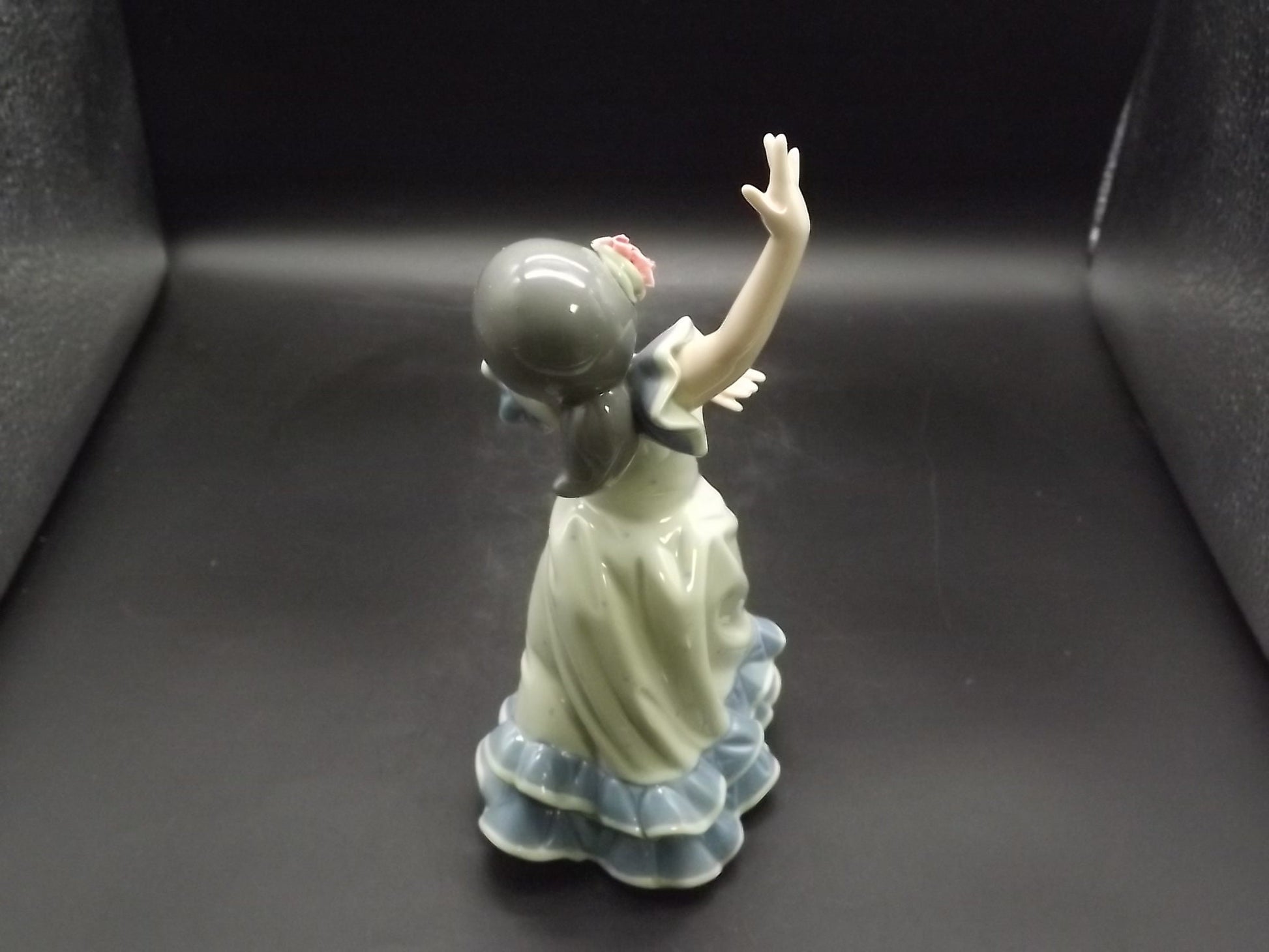 Vintage 1984 Lladro "Lolita" #5192 with original box no COA . Excellent condition! Young Spanish Flamenco dancer Figurine.
