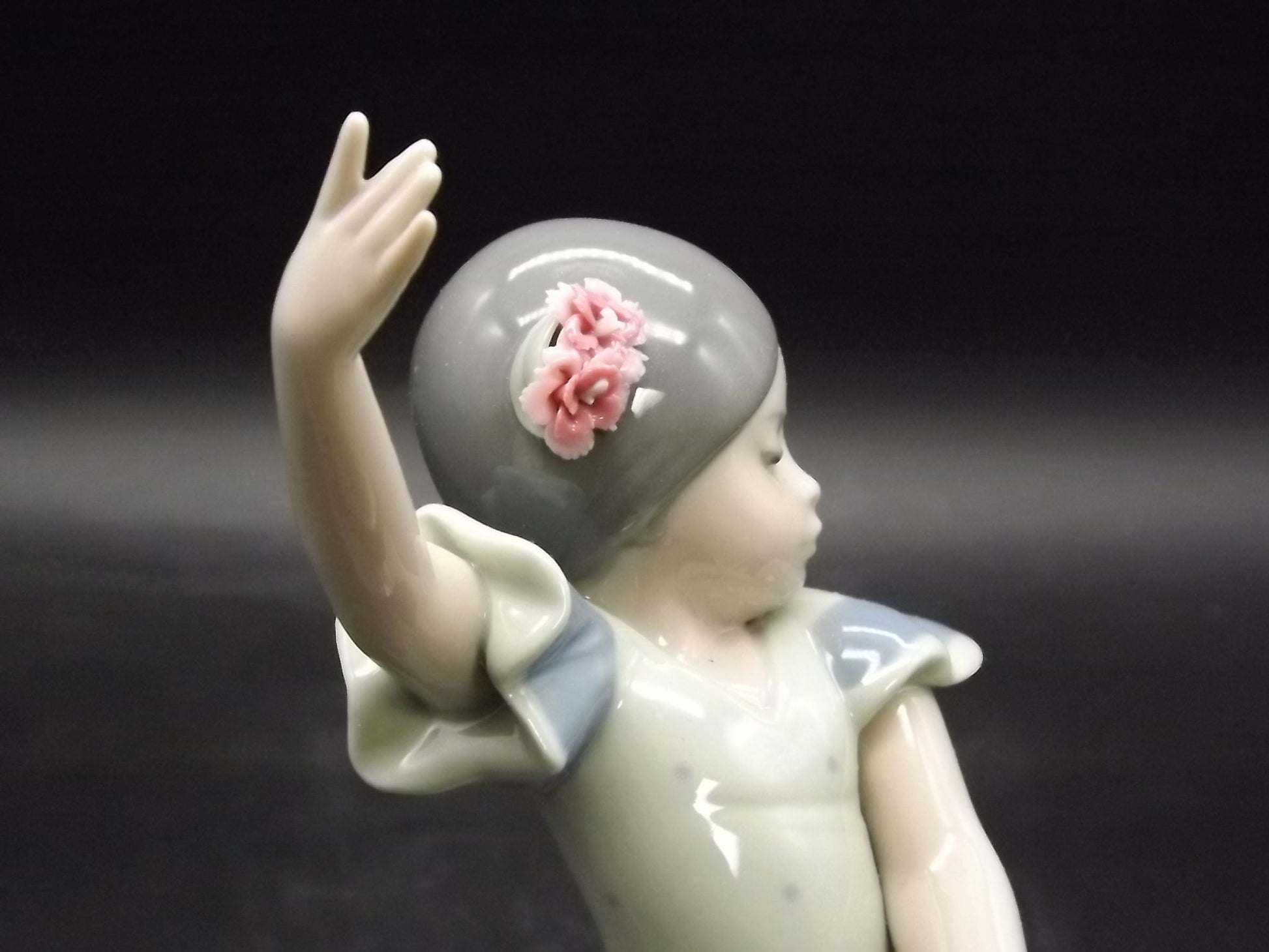 Vintage 1984 Lladro "Lolita" #5192 with original box no COA . Excellent condition! Young Spanish Flamenco dancer Figurine.