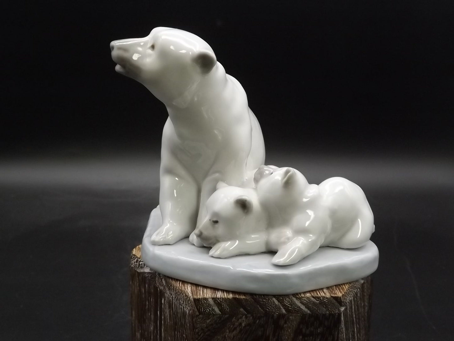 Vintage 1987 Lladro "Miniature Polar Bear with cubs" #5434 with box no COA. Excellent condition! Arctic animals figurine.