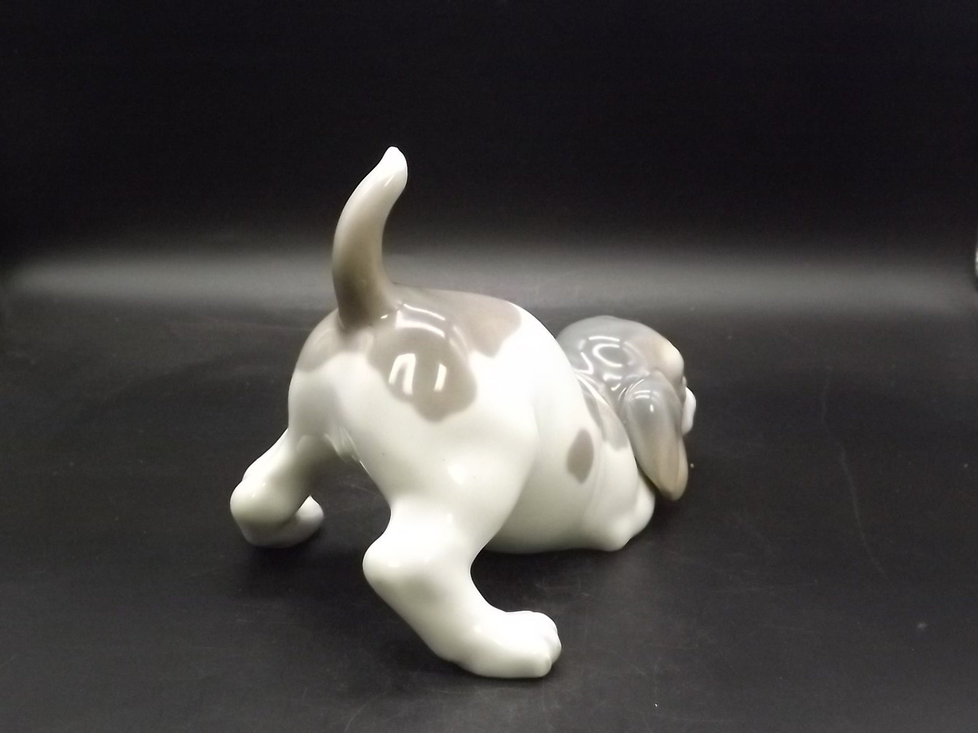 Vintage 1960s Lladro "Beagle Puppy" #1070 no box or COA . Excellent condition! Man's best friend ready to play.