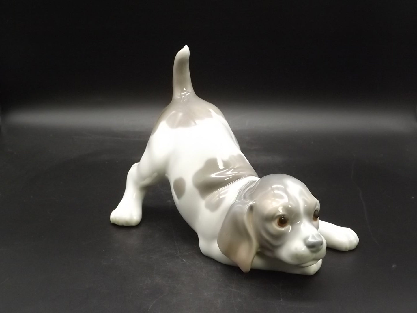 Vintage 1960s Lladro "Beagle Puppy" #1070 no box or COA . Excellent condition! Man's best friend ready to play.