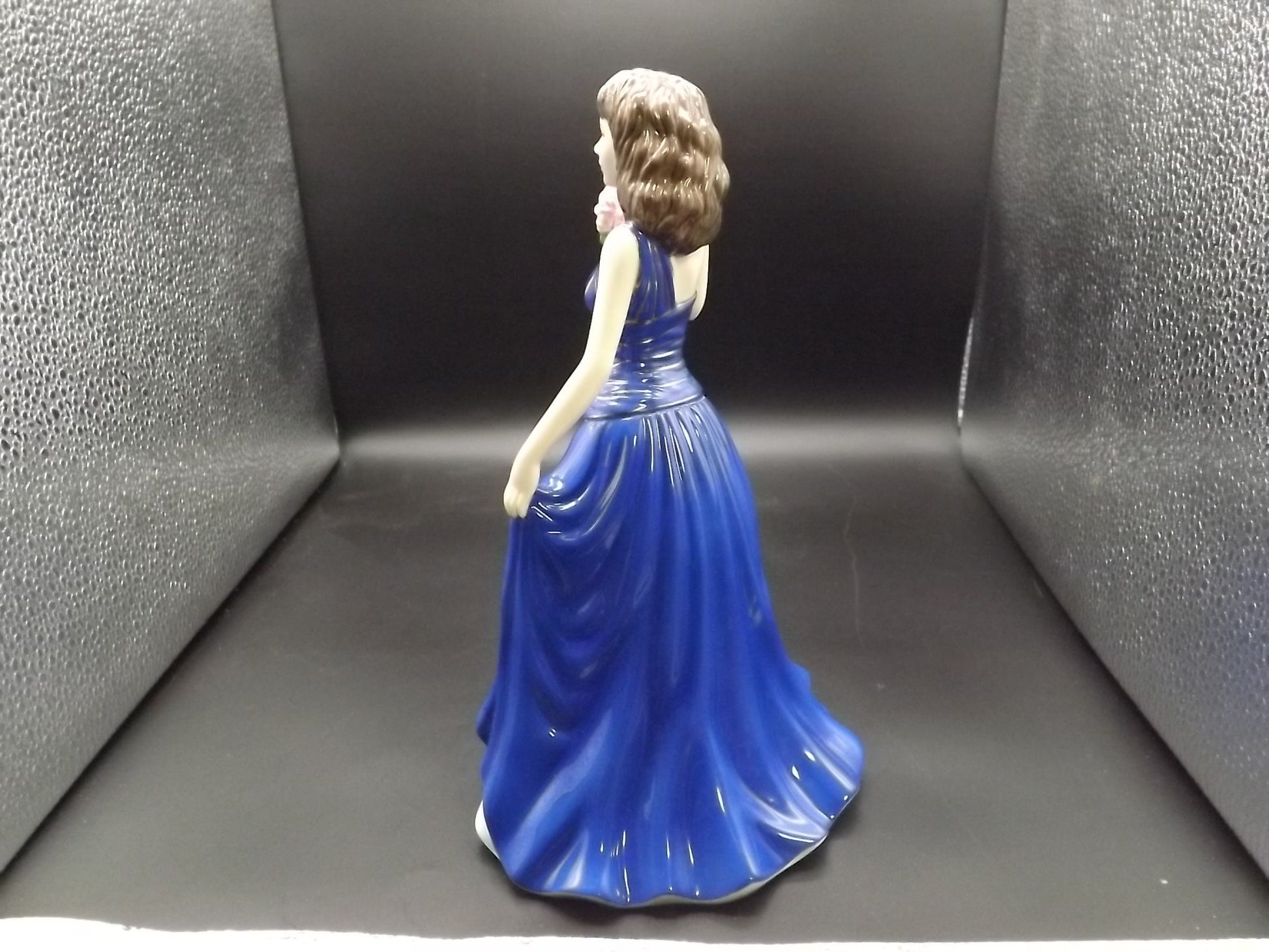 Vintage Royal Doulton Pretty Ladies "Susan" figurine HN 5017. Excellent condition!
