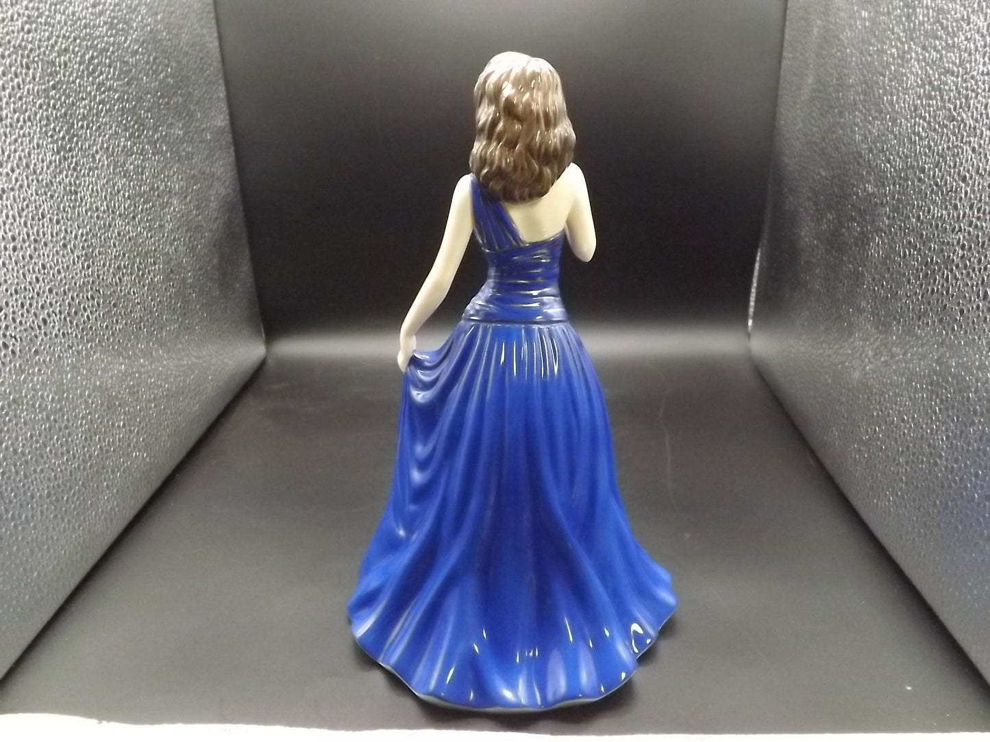 Vintage Royal Doulton Pretty Ladies "Susan" figurine HN 5017. Excellent condition!