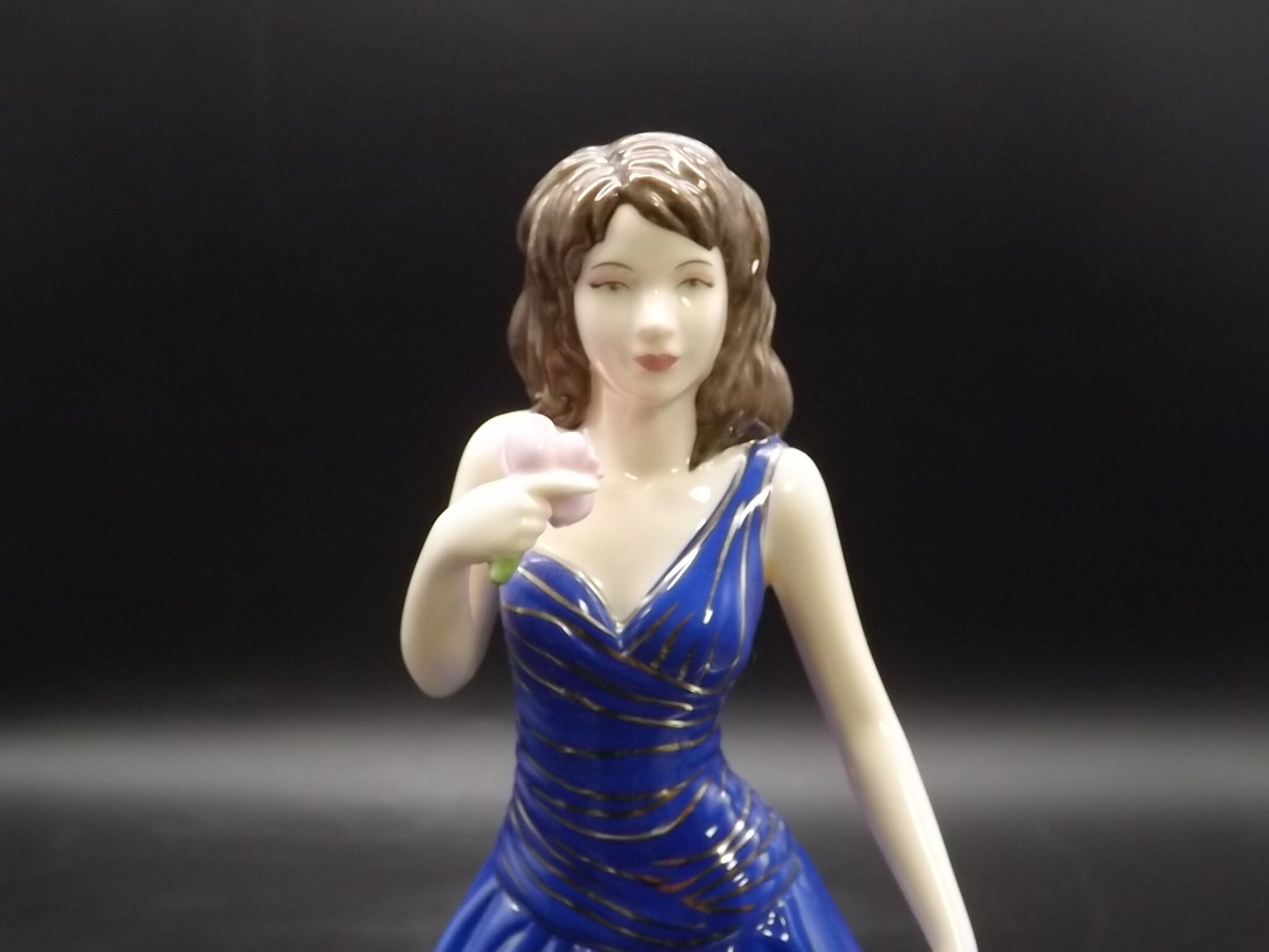 Vintage Royal Doulton Pretty Ladies "Susan" figurine HN 5017. Excellent condition!