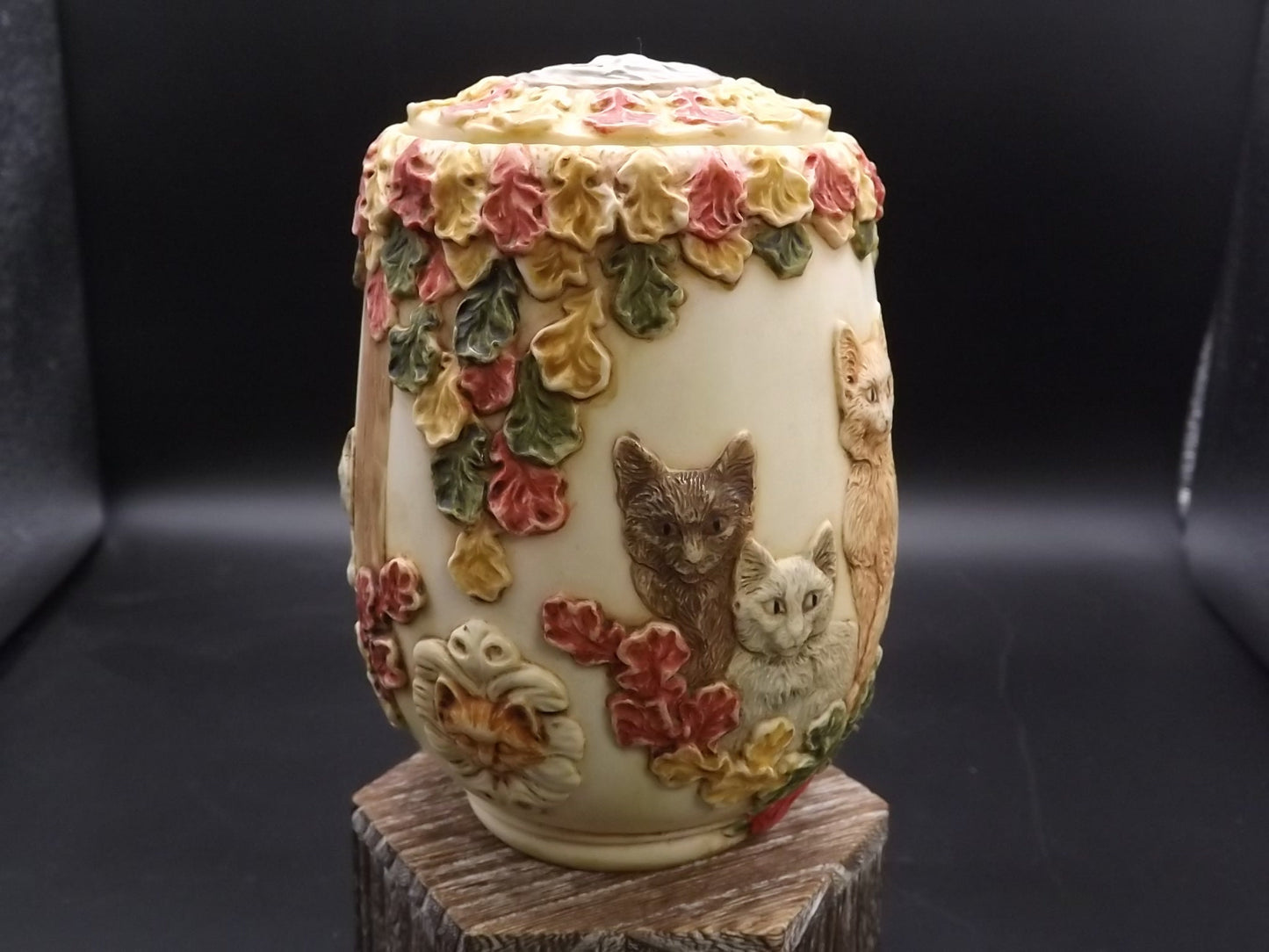 Vintage Harmony Ball Kingdom "Autumn Enchantment" Cats Jest Figurine JALRCA12 with original box. Excellent condition.