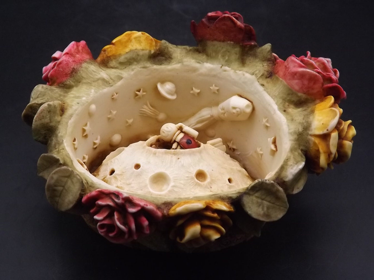 Retired 1996 Harmony Kingdom "Rose Basket" flowers piece Excellent condition Limited Edition #266/3600. Artist signed!