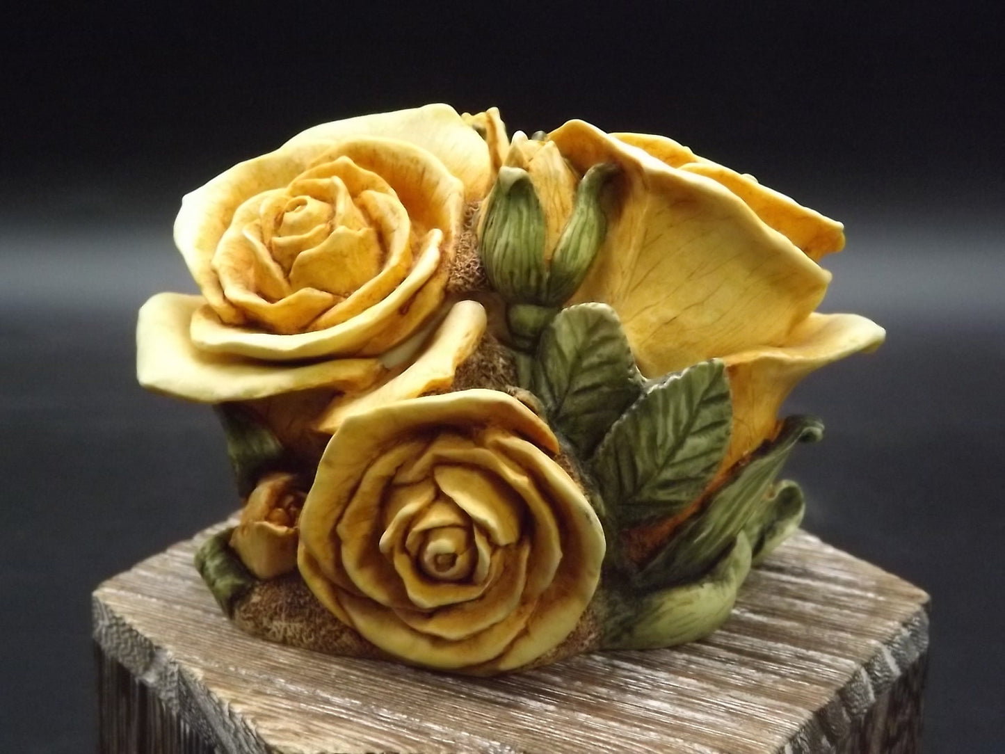 Retired 1997 Harmony Kingdom "Double Yellow Rose" Jest Figurine HGLEDYR with original box. Excellent condition. Limited Edition #2336/5000.