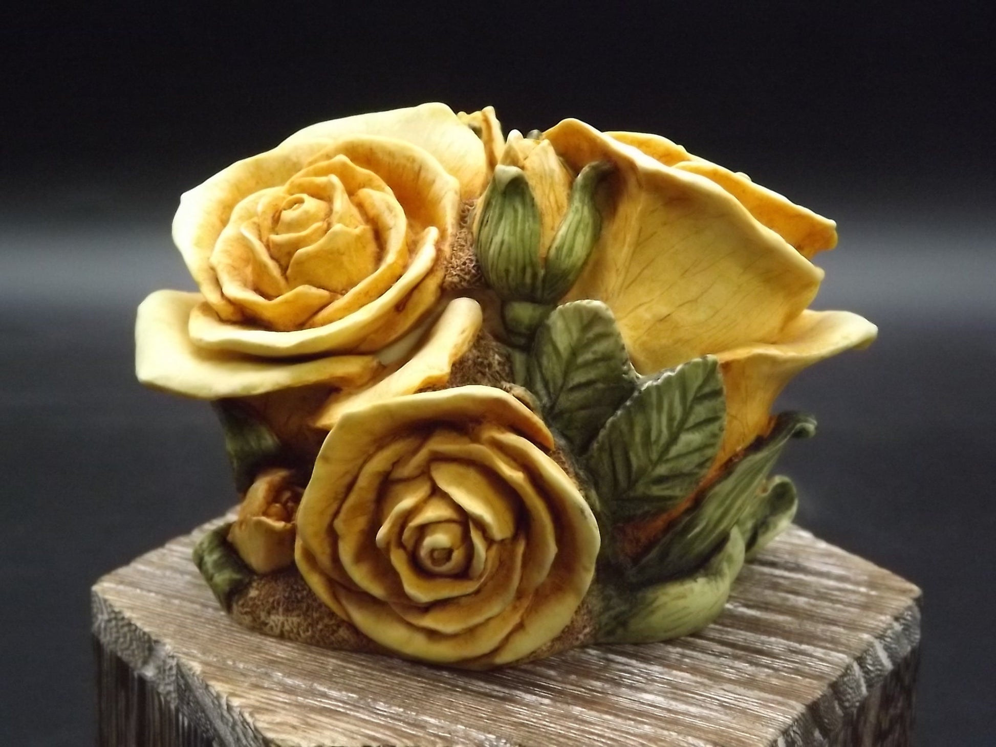 Retired 1997 Harmony Kingdom "Double Yellow Rose" Jest Figurine HGLEDYR with original box. Excellent condition. Limited Edition #2336/5000.