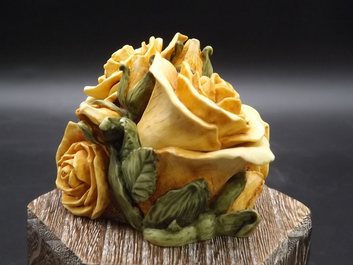 Retired 1997 Harmony Kingdom "Double Yellow Rose" Jest Figurine HGLEDYR with original box. Excellent condition. Limited Edition #2336/5000.