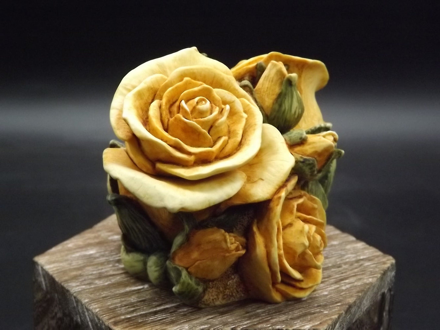 Retired 1997 Harmony Kingdom "Double Yellow Rose" Jest Figurine HGLEDYR with original box. Excellent condition. Limited Edition #2336/5000.