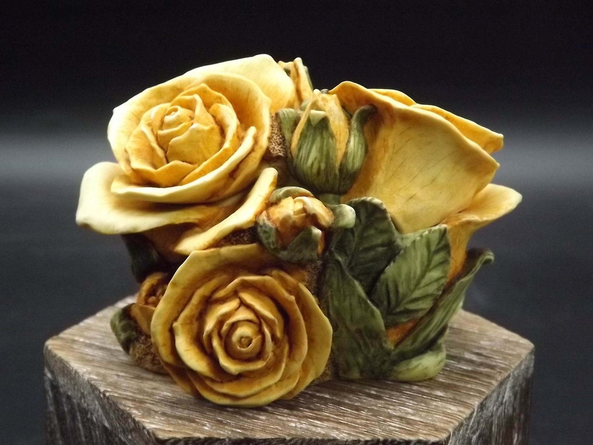 Retired 1997 Harmony Kingdom "Double Yellow Rose" Jest Figurine HGLEDYR with original box. Excellent condition. Limited Edition #2336/5000.