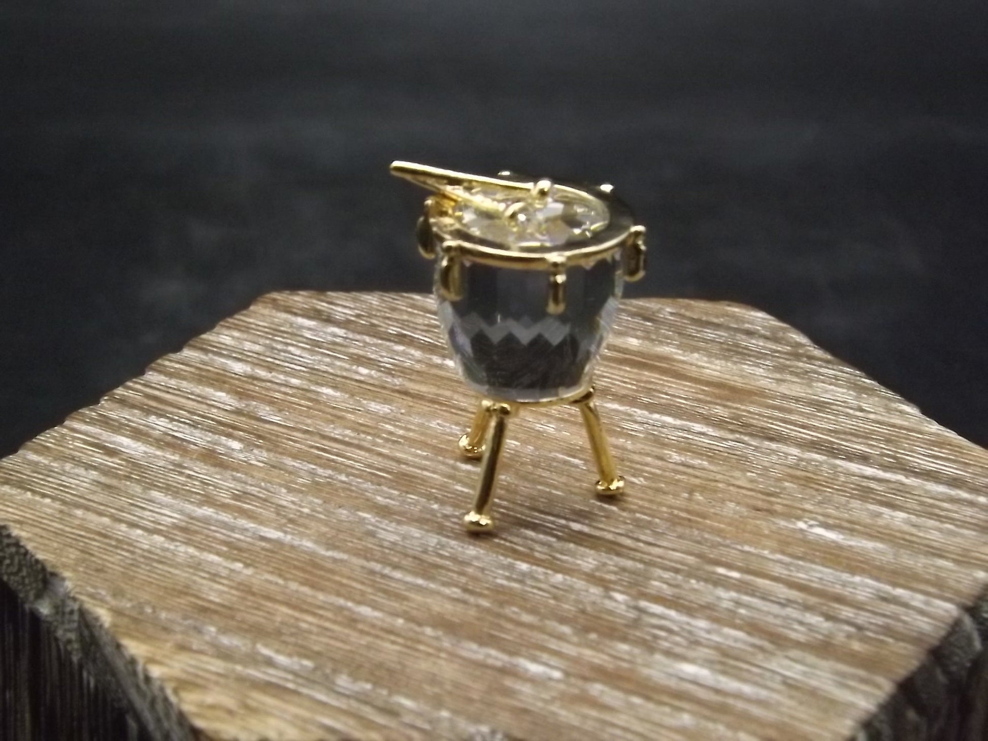 Vintage Swarovski Crystal Memories "Kettle Drum" Figurine. Excellent Condition with original box.