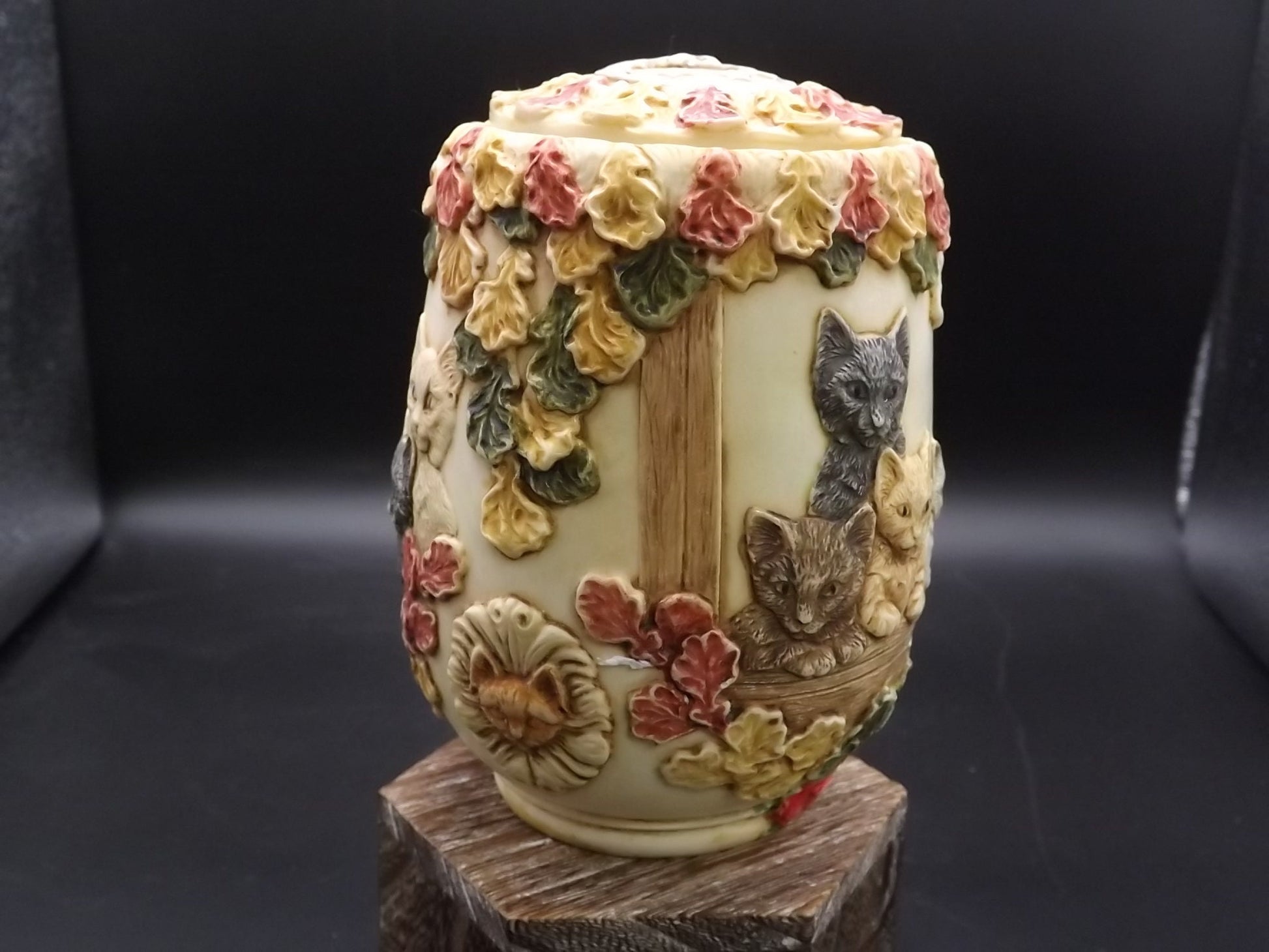 Vintage Harmony Ball Kingdom "Autumn Enchantment" Cats Jest Figurine JALRCA12 with original box. Excellent condition.