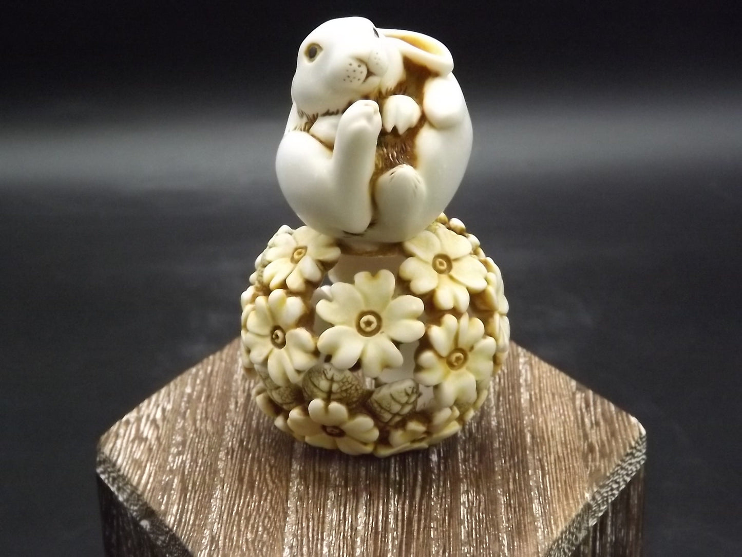 Adam Binder Eden series Yellow "Spring Forth". Rabbit hiding in some flowers. Excellent shape only 800 made in yellow!