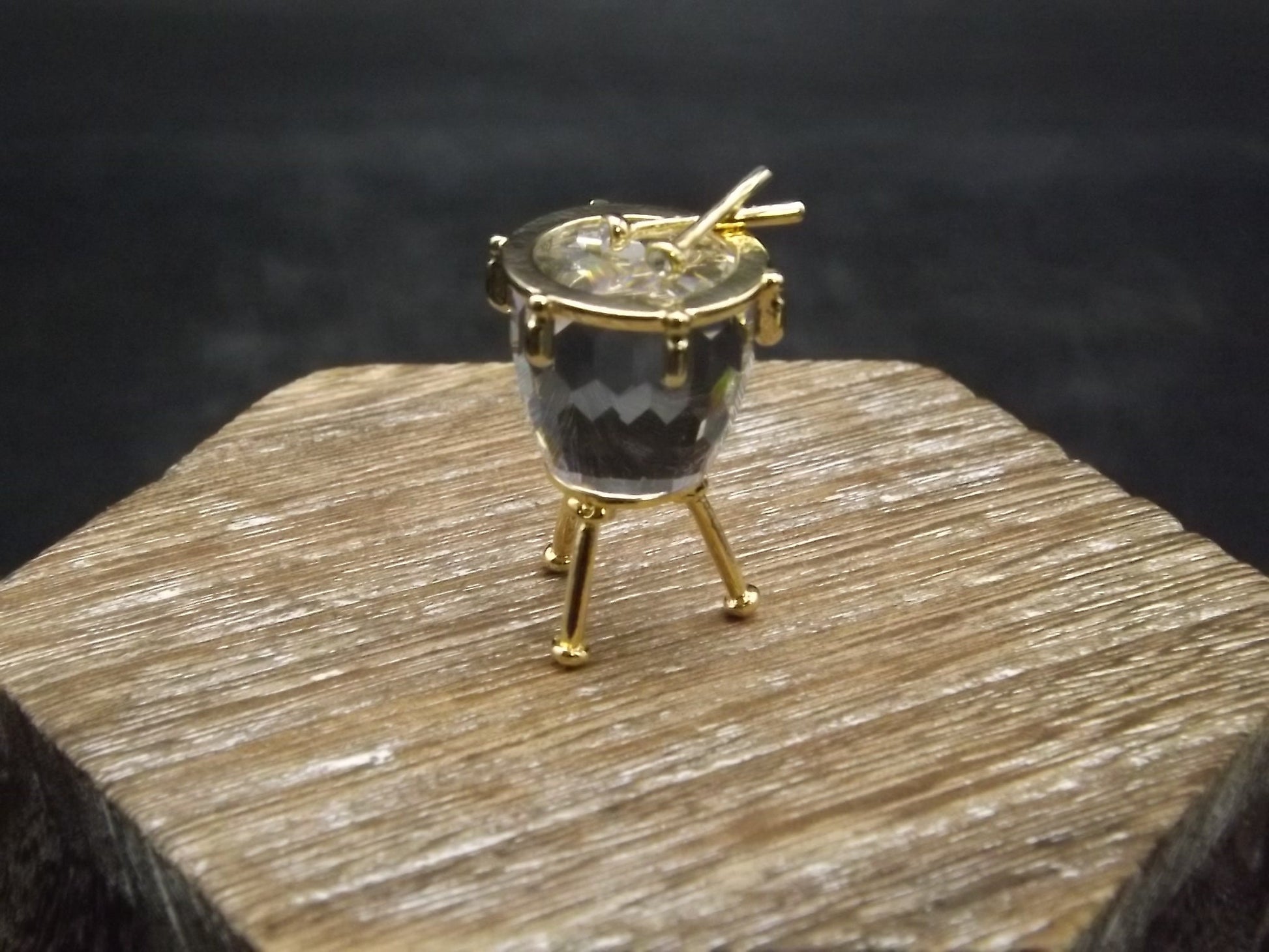 Vintage Swarovski Crystal Memories "Kettle Drum" Figurine. Excellent Condition with original box.