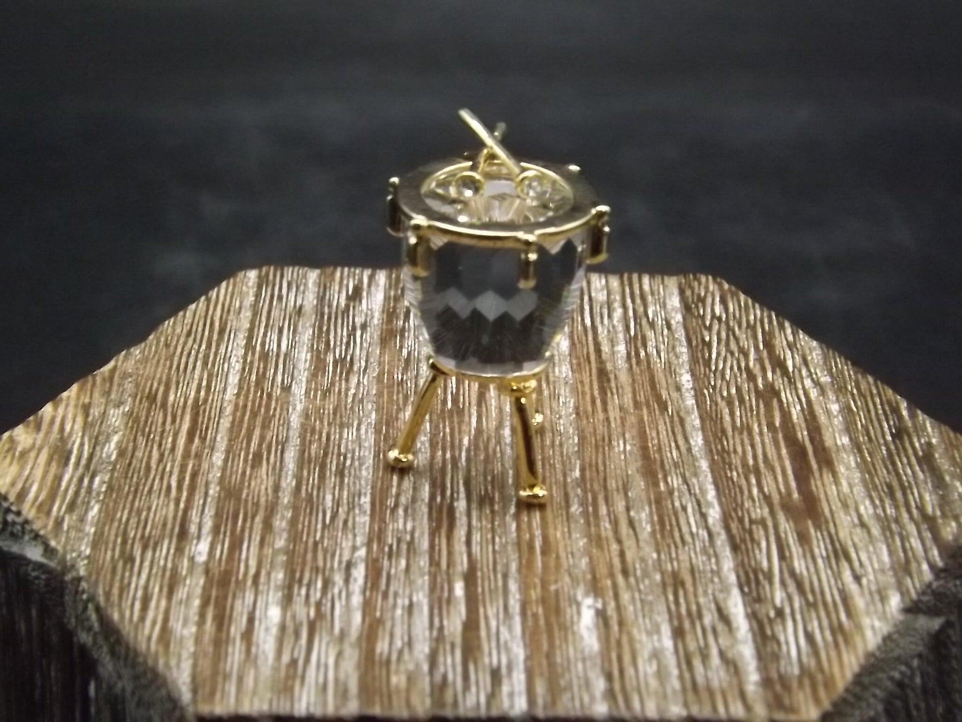 Vintage Swarovski Crystal Memories "Kettle Drum" Figurine. Excellent Condition with original box.