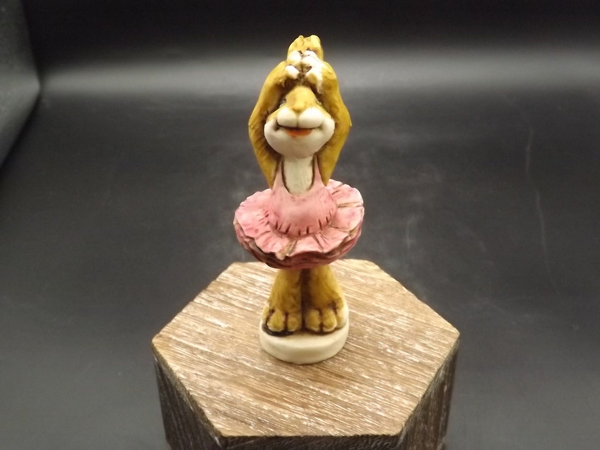 Vintage 1982 Artefice Ottanta Ballerina Rabbit Figurine: Hand-Painted Collectible