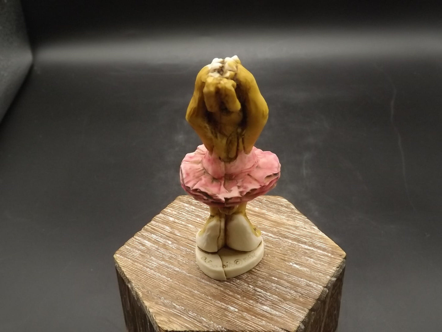 Vintage 1982 Artefice Ottanta Ballerina Rabbit Figurine: Hand-Painted Collectible