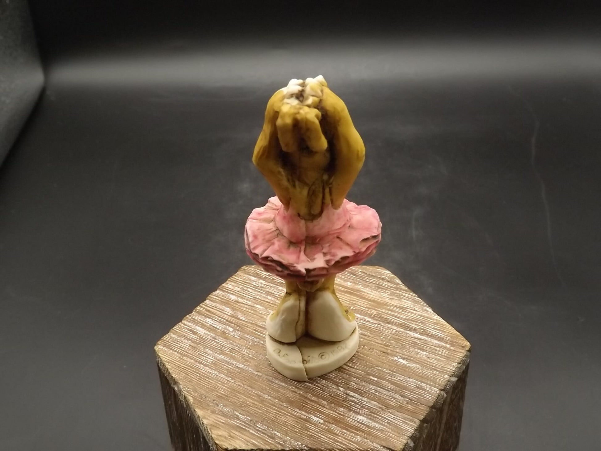 Vintage 1982 Artefice Ottanta Ballerina Rabbit Figurine: Hand-Painted Collectible