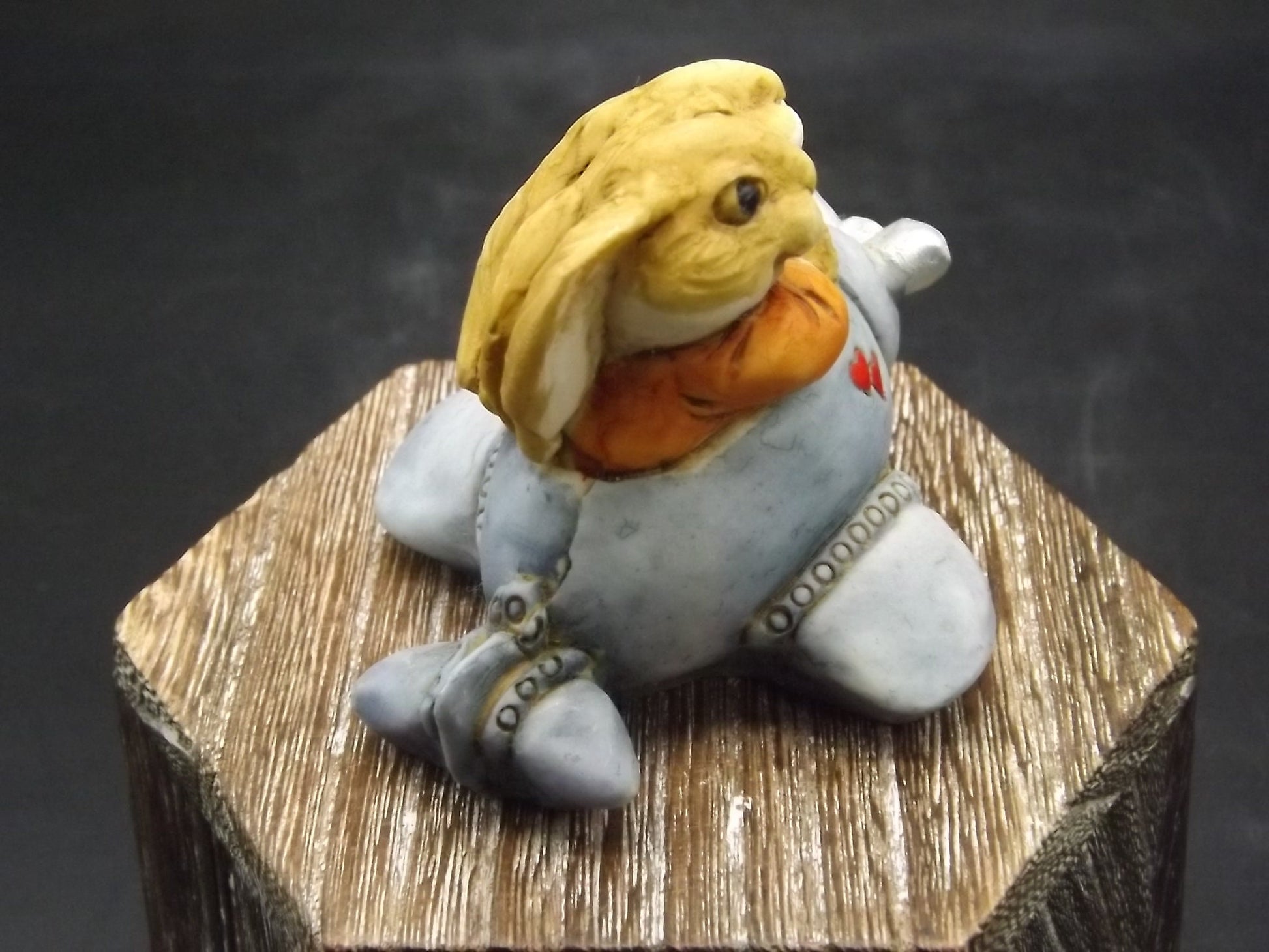 Vintage Artefice Ottanta Rabbit Couple Figurine: Hand-Painted Airplane, 1982 Italy