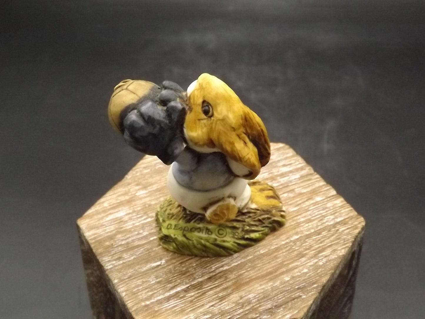 Vintage 1982 Artefice Ottanta Goalie Rabbit Figurine: Hand-Painted Soccer Collectible