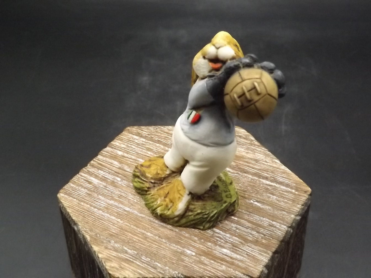 Vintage 1982 Artefice Ottanta Goalie Rabbit Figurine: Hand-Painted Soccer Collectible