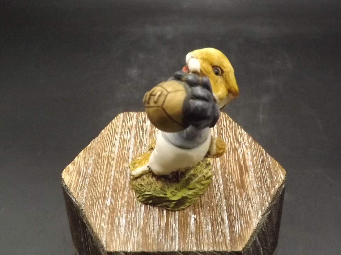 Vintage 1982 Artefice Ottanta Goalie Rabbit Figurine: Hand-Painted Soccer Collectible