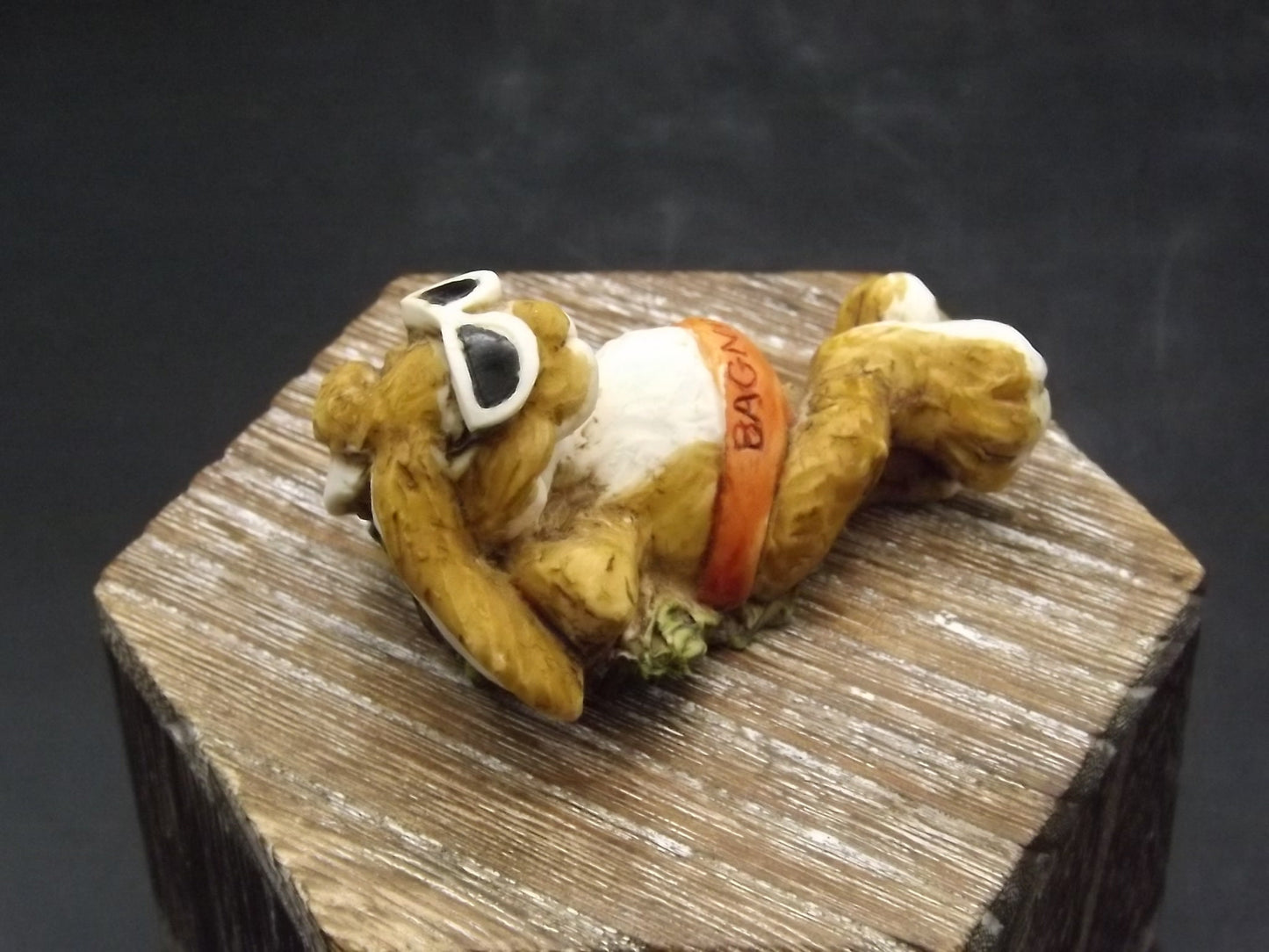 Vintage Artefice Ottanta Beach Rabbit Figurine, Hand-Painted 1982