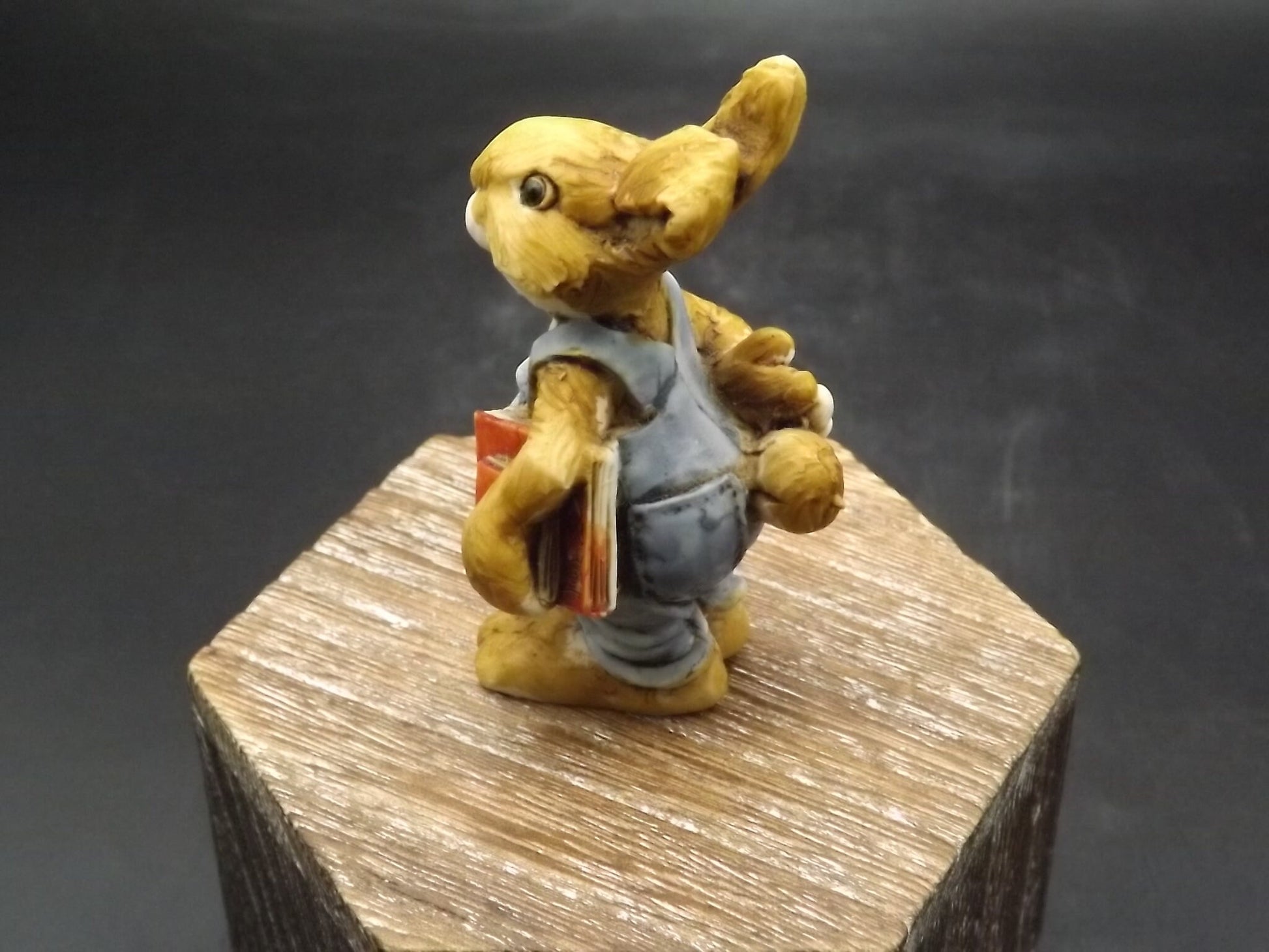 Vintage Artefice Ottanta Rabbit Figurine: Hand-Painted Italian Collectible