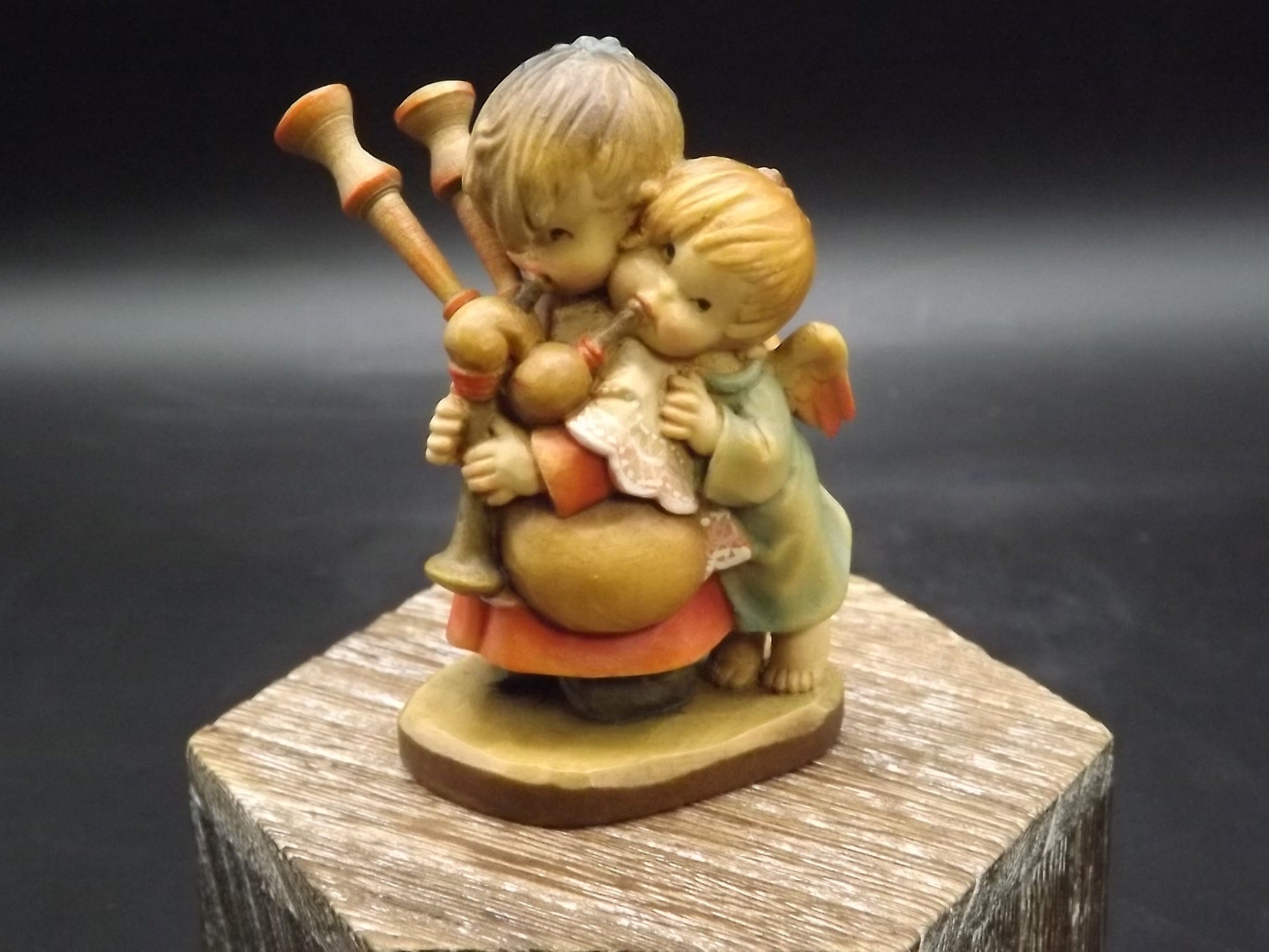 Vintage Anri Wood Figurine: "The Helper" - Juan Ferrandiz Design