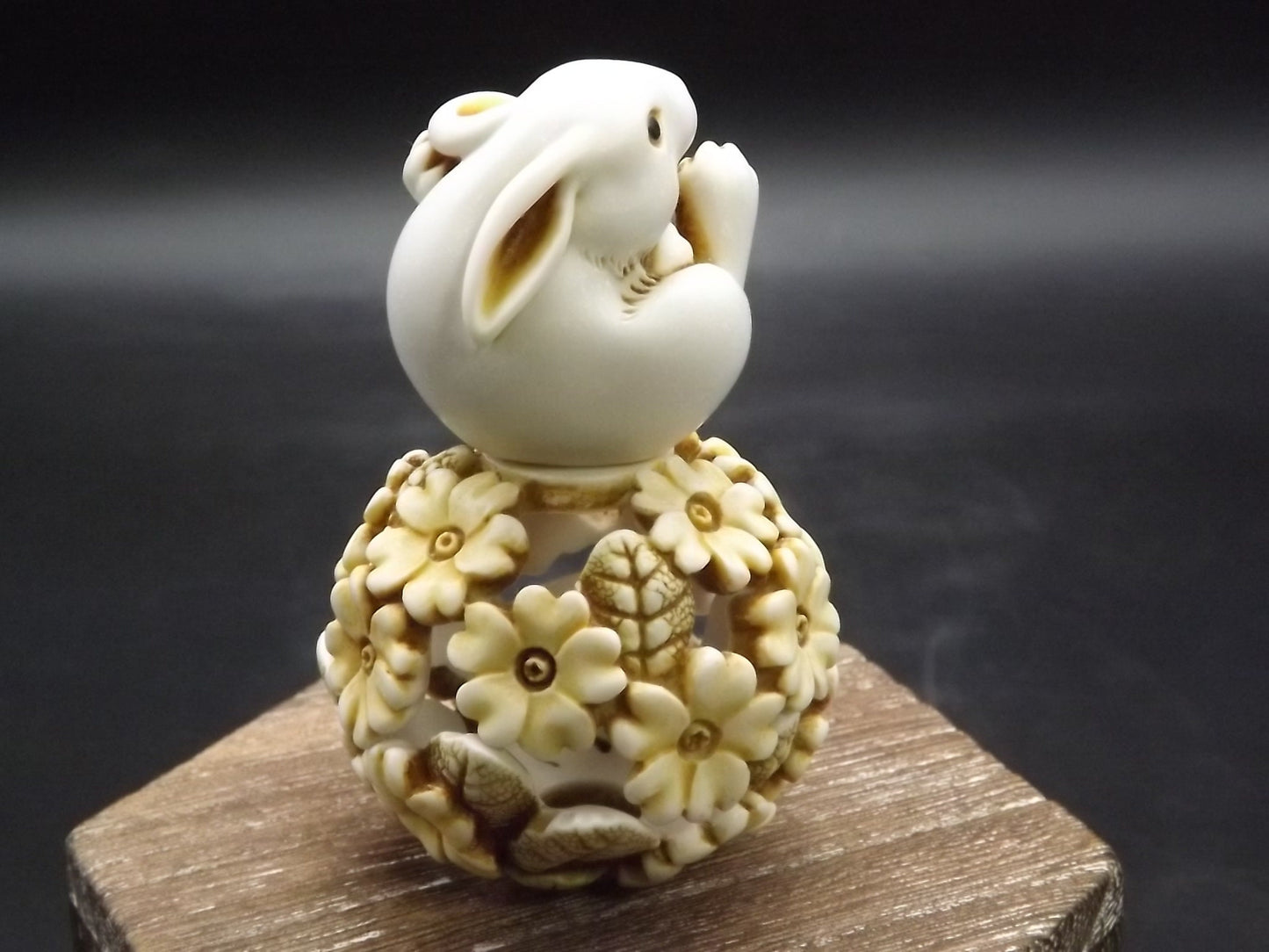 Adam Binder Eden series Yellow "Spring Forth". Rabbit hiding in some flowers. Excellent shape only 800 made in yellow!