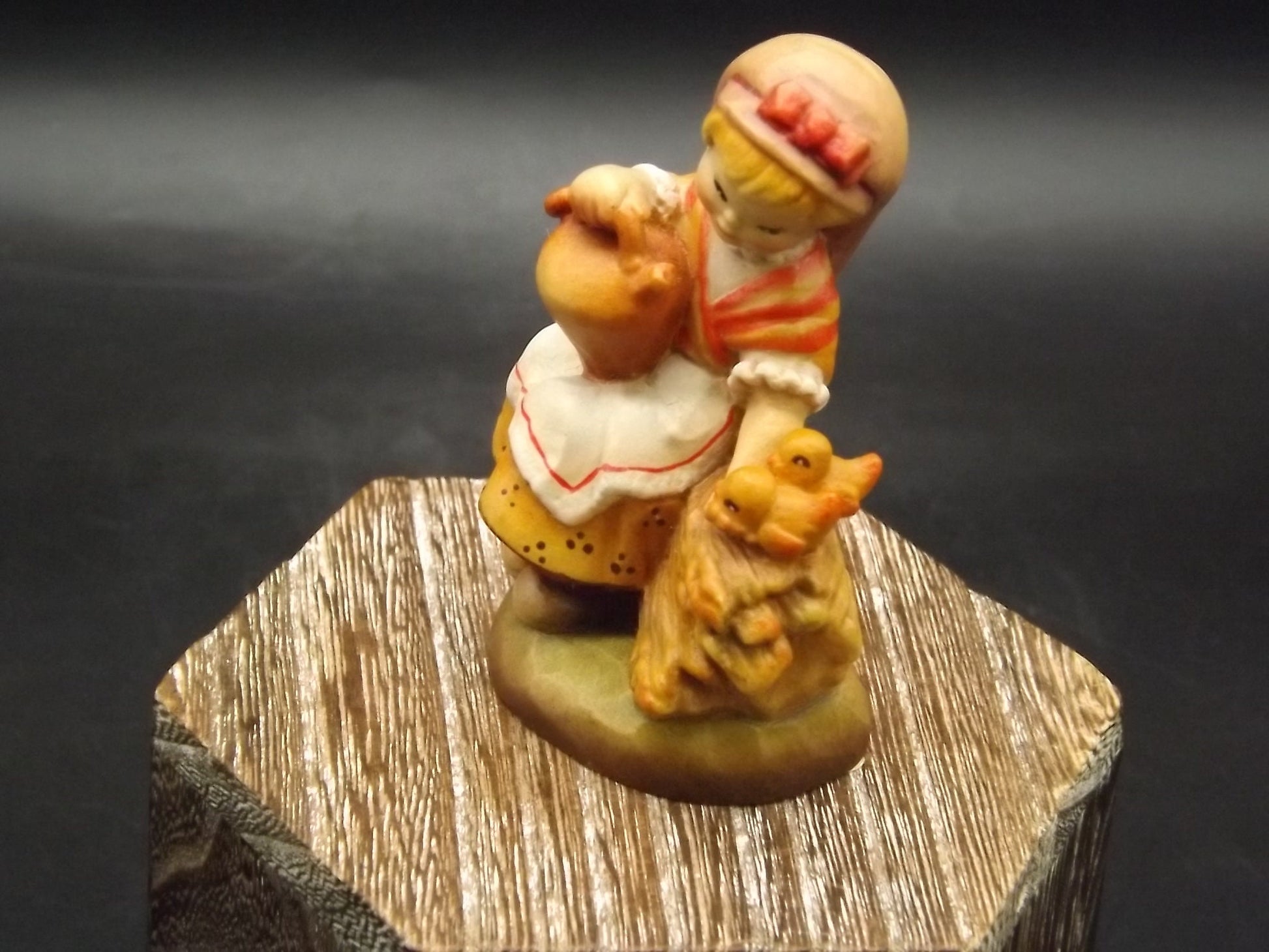 Vintage Anri Catalonia Girl Figurine: Hand Carved Wood, Juan Ferrandiz Design