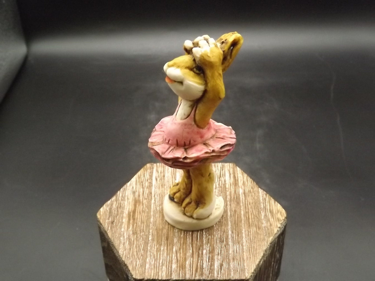 Vintage 1982 Artefice Ottanta Ballerina Rabbit Figurine: Hand-Painted Collectible