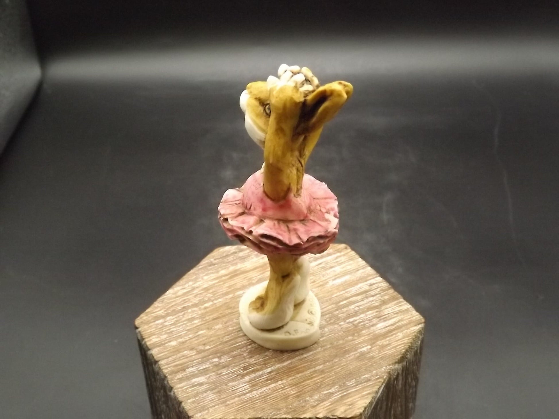 Vintage 1982 Artefice Ottanta Ballerina Rabbit Figurine: Hand-Painted Collectible