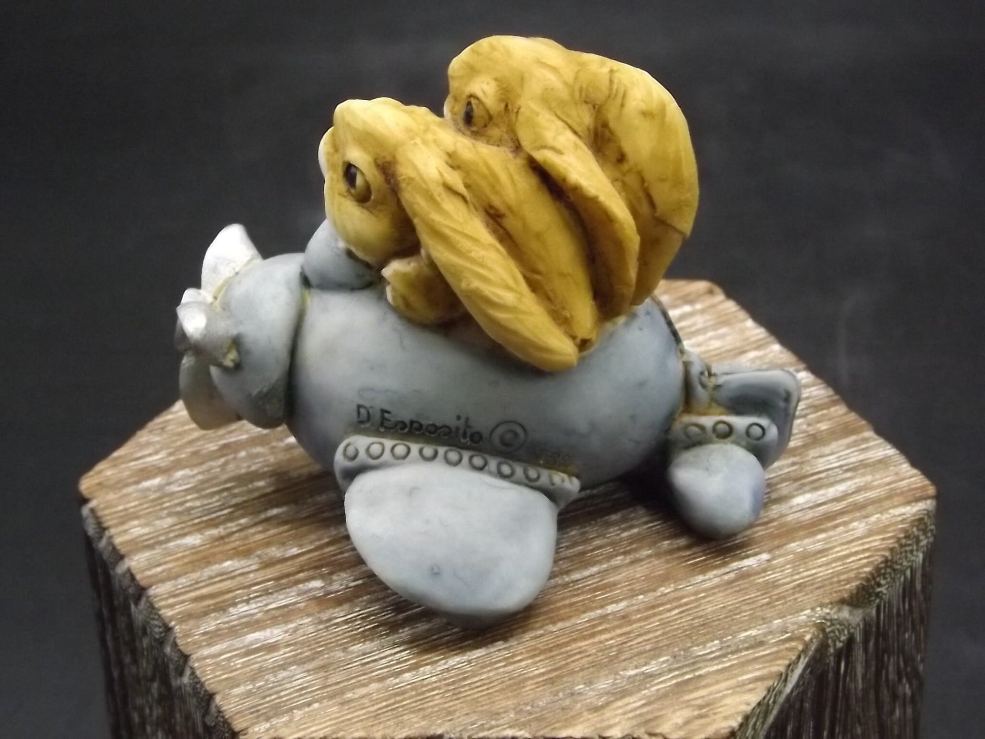 Vintage Artefice Ottanta Rabbit Couple Figurine: Hand-Painted Airplane, 1982 Italy