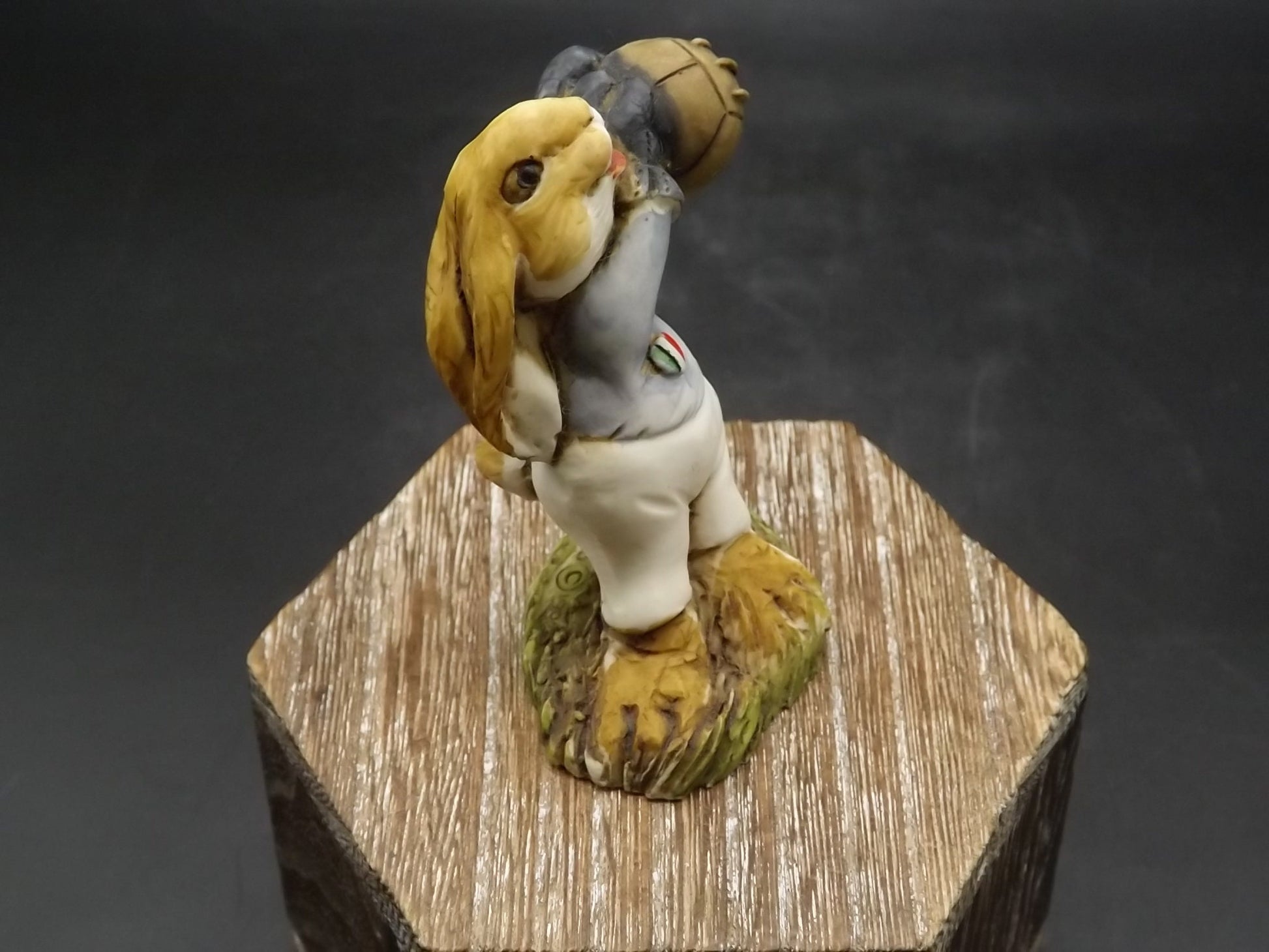 Vintage 1982 Artefice Ottanta Goalie Rabbit Figurine: Hand-Painted Soccer Collectible