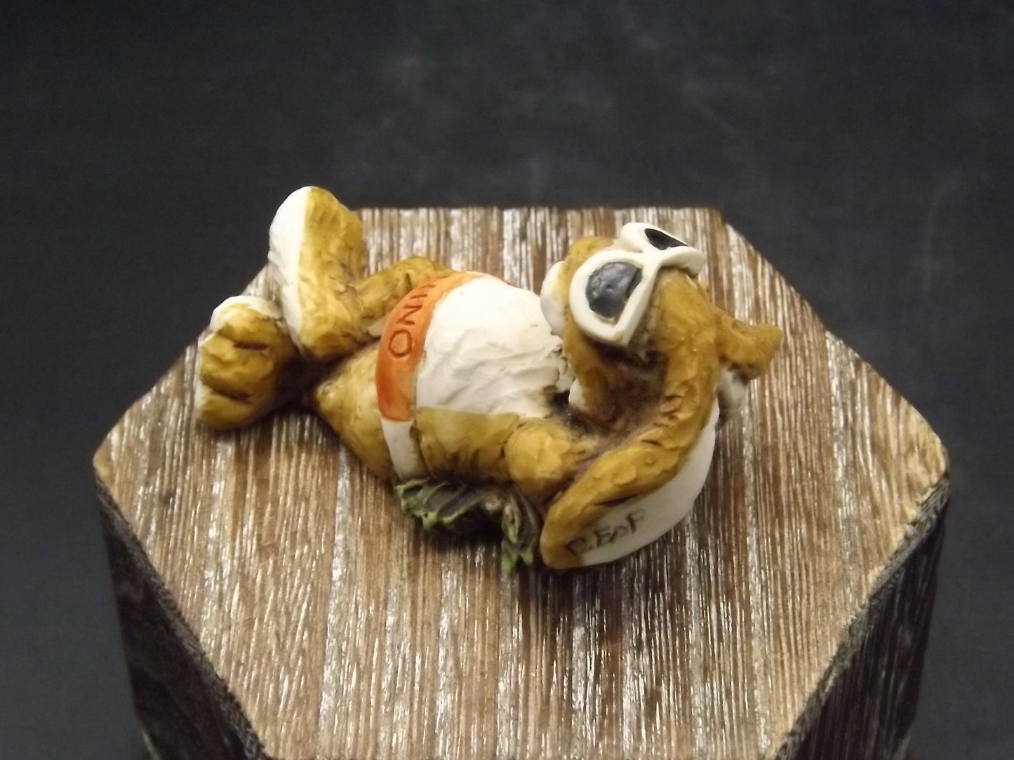 Vintage Artefice Ottanta Beach Rabbit Figurine, Hand-Painted 1982