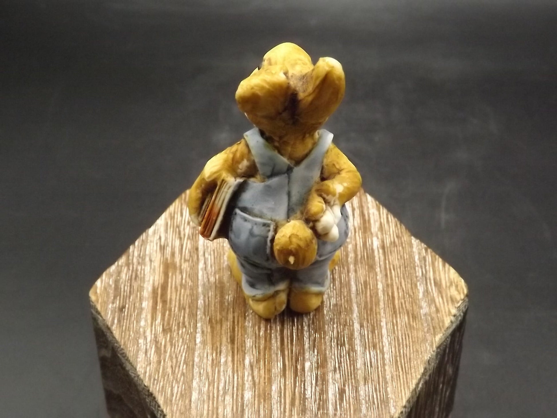 Vintage Artefice Ottanta Rabbit Figurine: Hand-Painted Italian Collectible