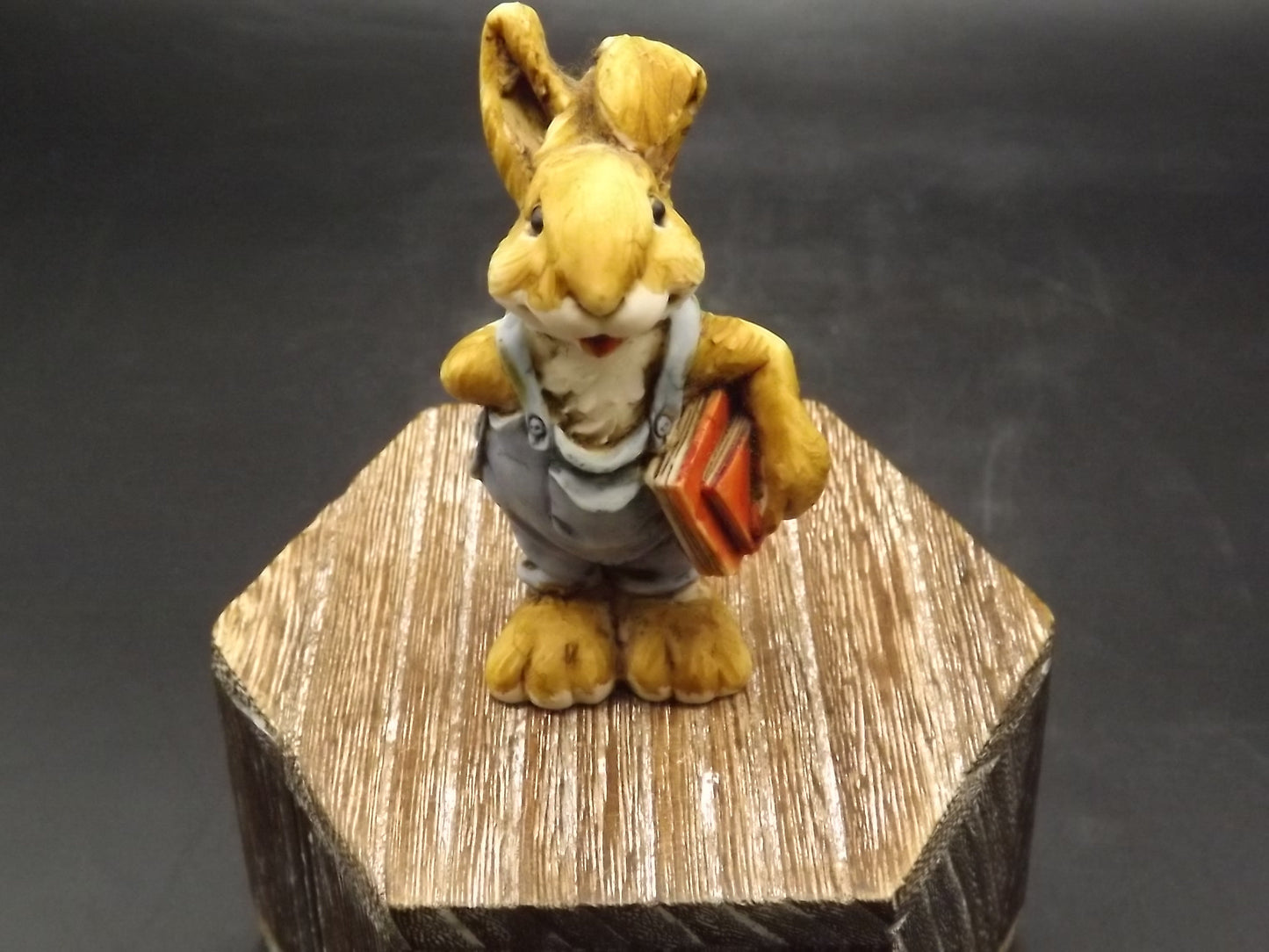 Vintage Artefice Ottanta Rabbit Figurine: Hand-Painted Italian Collectible