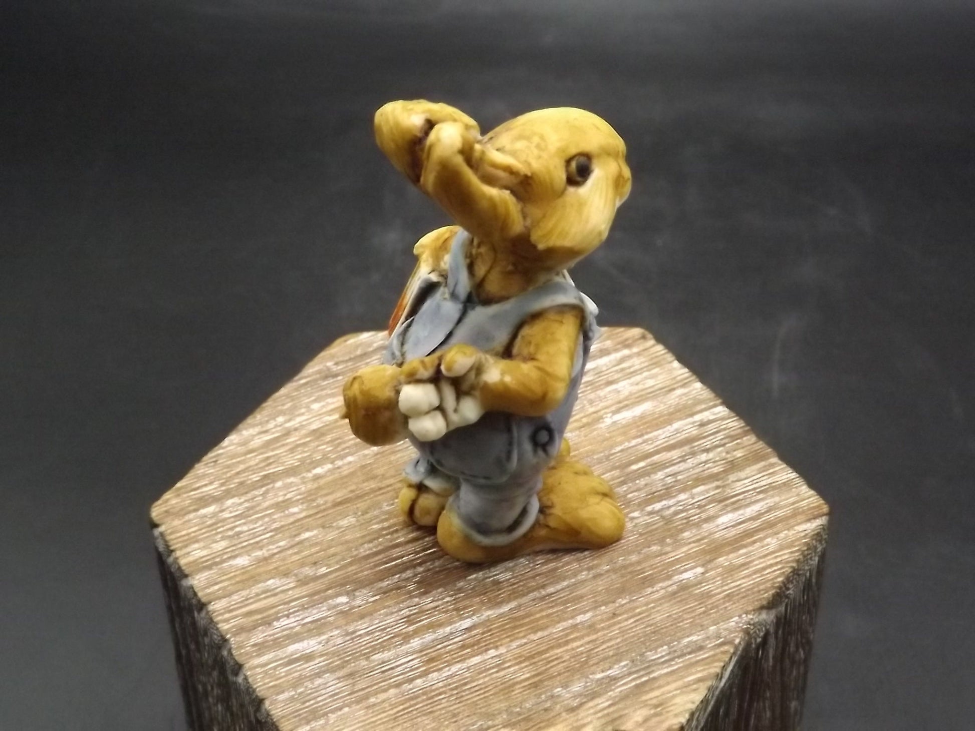 Vintage Artefice Ottanta Rabbit Figurine: Hand-Painted Italian Collectible