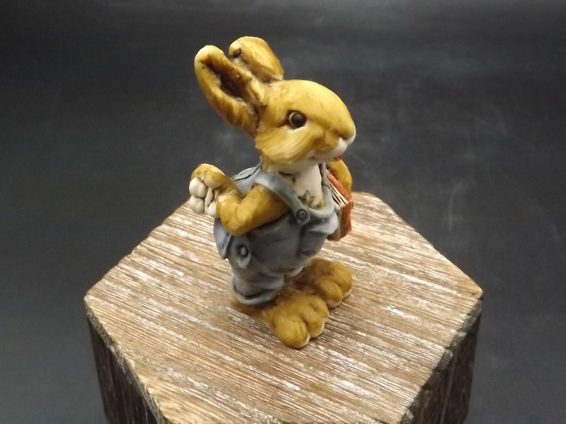 Vintage Artefice Ottanta Rabbit Figurine: Hand-Painted Italian Collectible