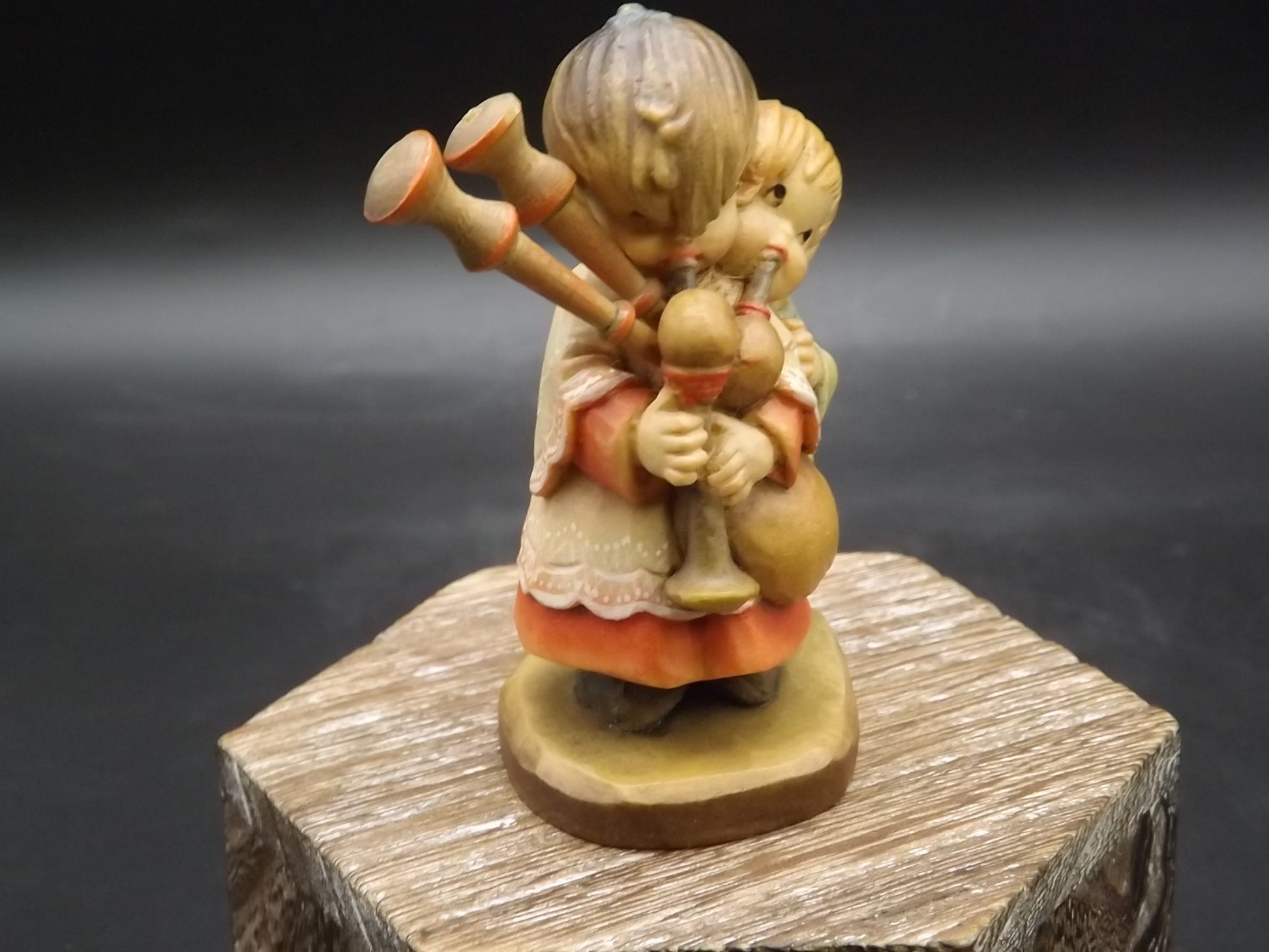 Vintage Anri Wood Figurine: "The Helper" - Juan Ferrandiz Design