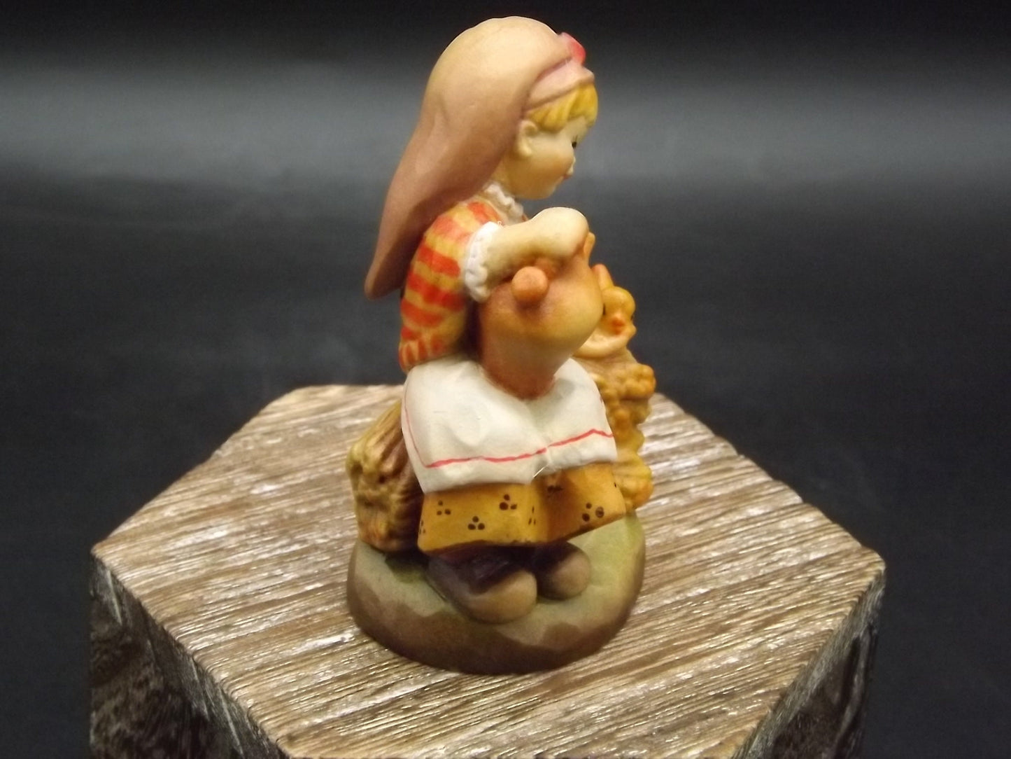 Vintage Anri Catalonia Girl Figurine: Hand Carved Wood, Juan Ferrandiz Design