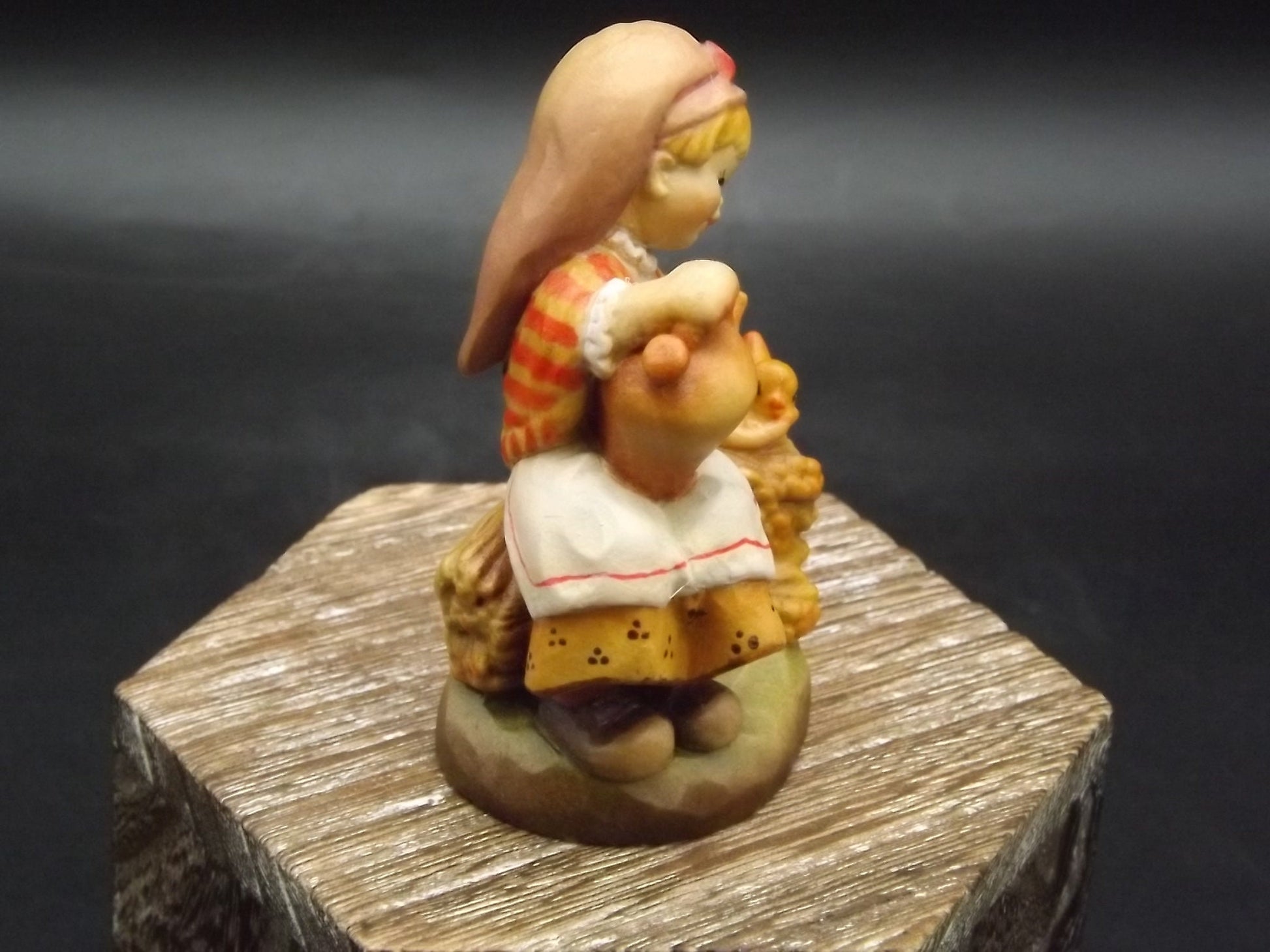 Vintage Anri Catalonia Girl Figurine: Hand Carved Wood, Juan Ferrandiz Design