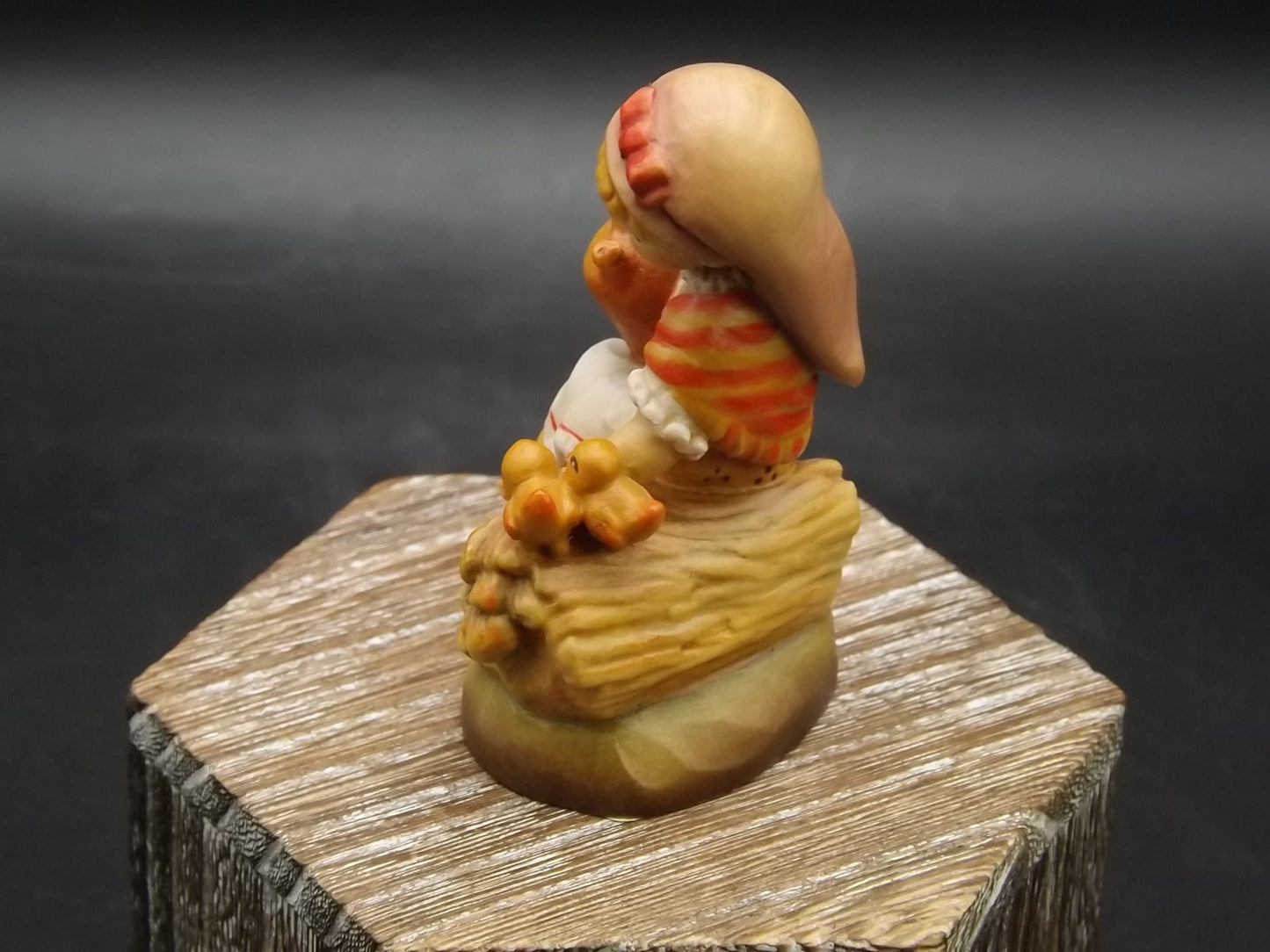 Vintage Anri Catalonia Girl Figurine: Hand Carved Wood, Juan Ferrandiz Design