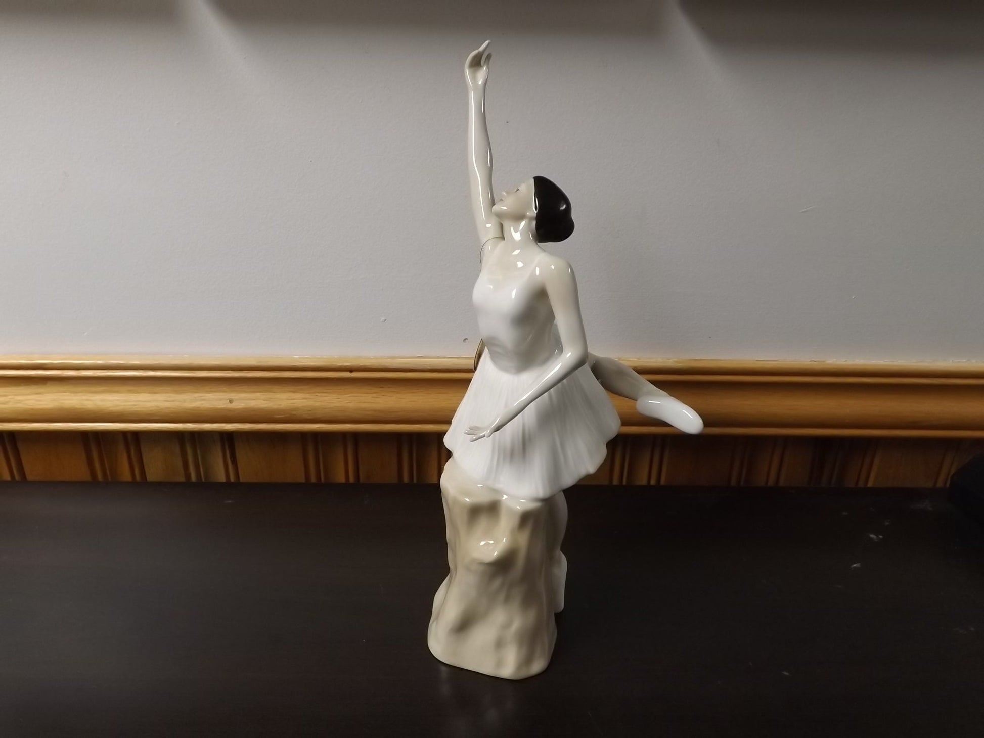 Vintage 1988 Royal Doulton Reflections "Ballerina" figurine HN 3197. Excellent condition! No original box.