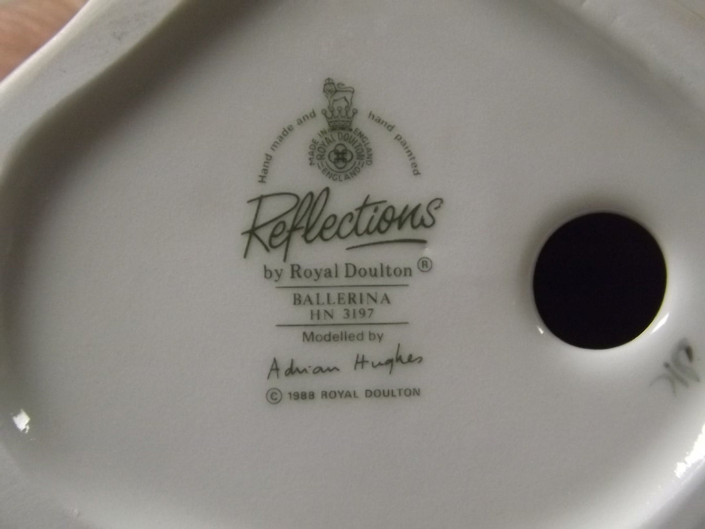 Vintage 1988 Royal Doulton Reflections "Ballerina" figurine HN 3197. Excellent condition! No original box.