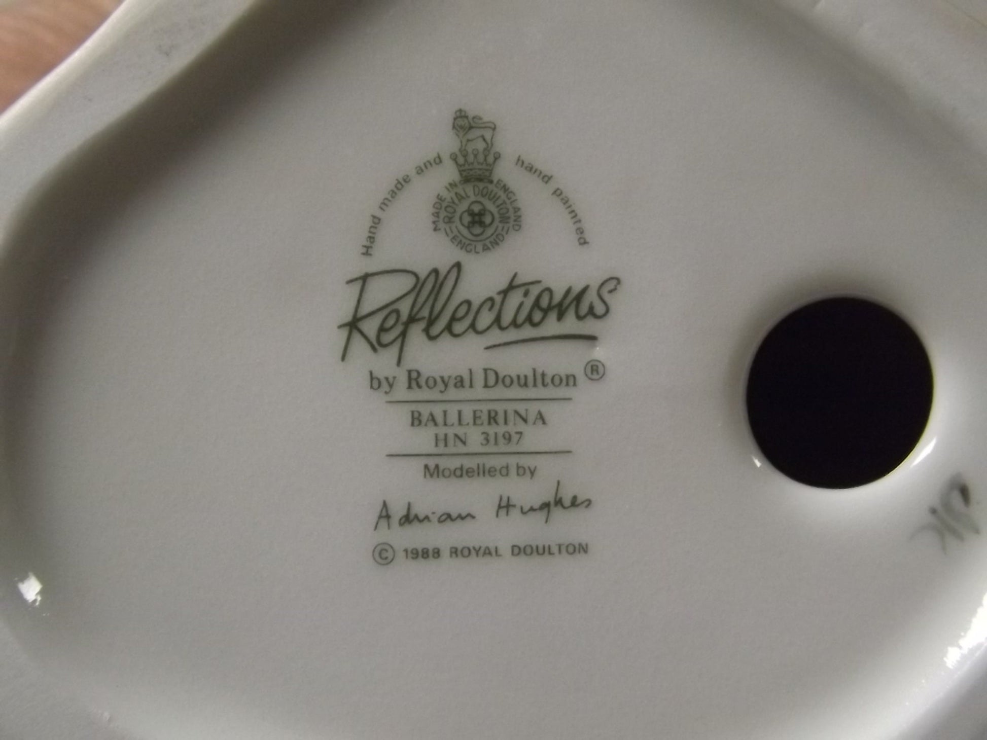Vintage 1988 Royal Doulton Reflections "Ballerina" figurine HN 3197. Excellent condition! No original box.