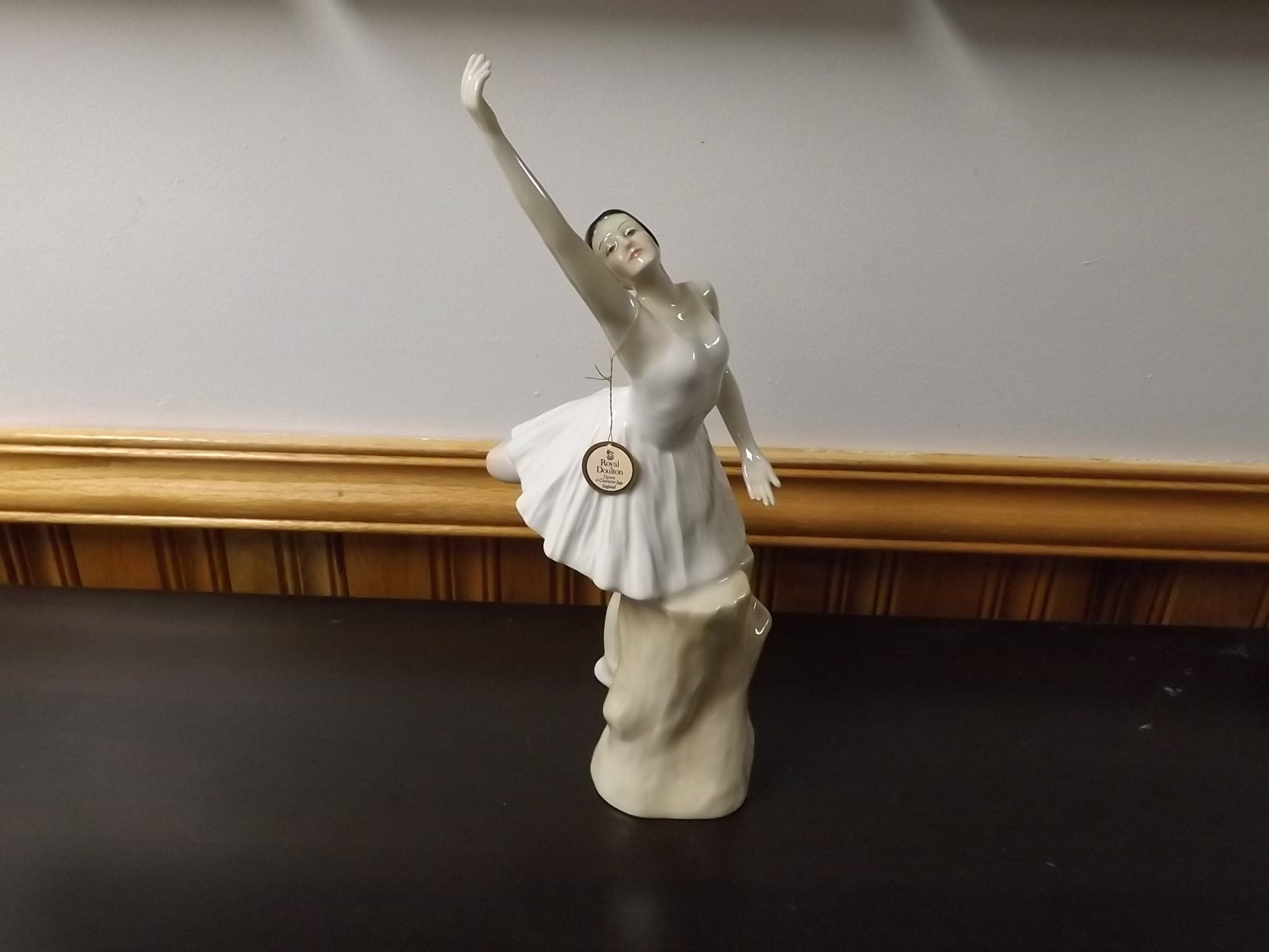 Vintage 1988 Royal Doulton Reflections "Ballerina" figurine HN 3197. Excellent condition! No original box.