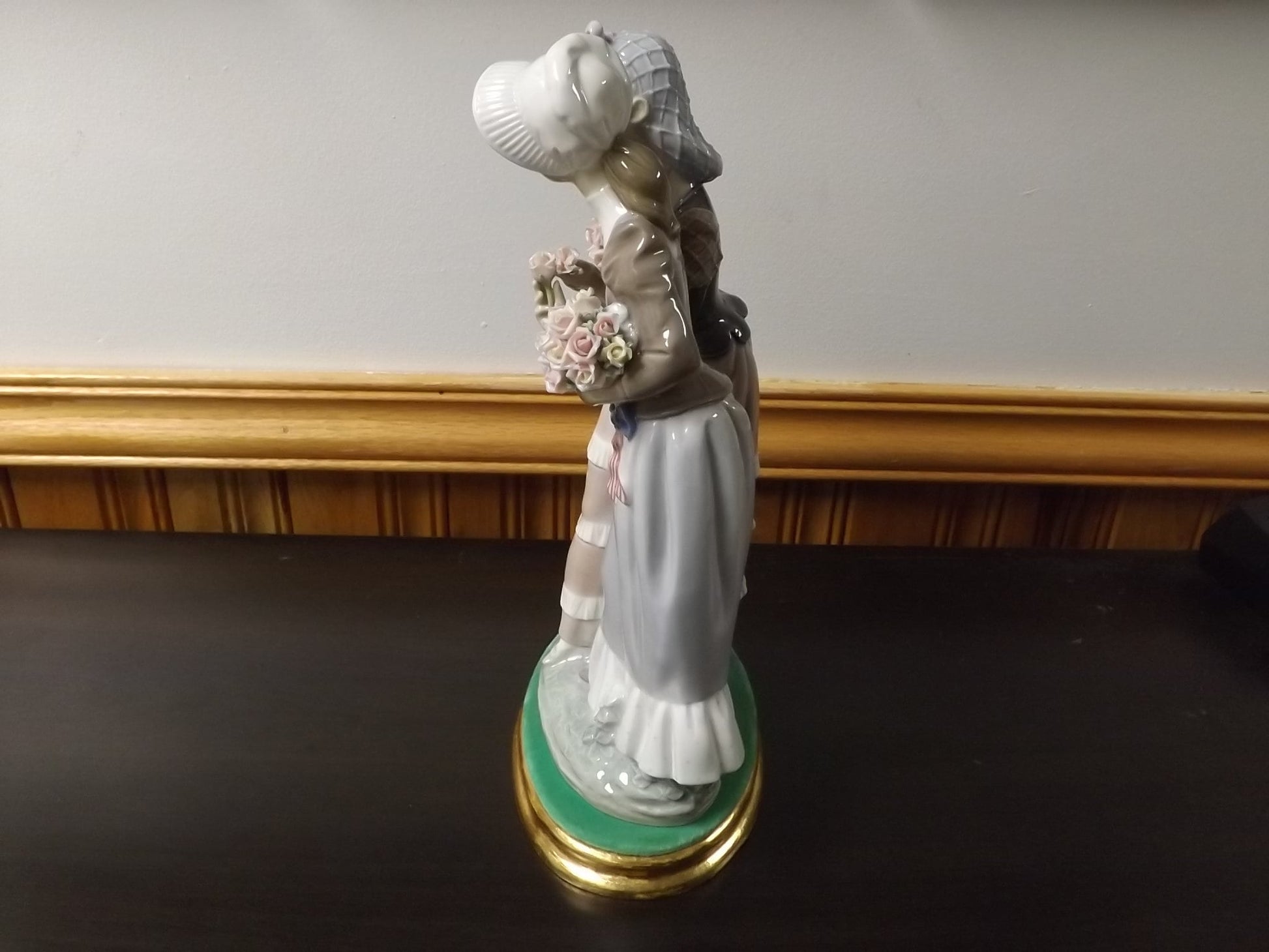 Vintage 1973 Lladro Figurine: "Spain-USA" Ladies with Flowers